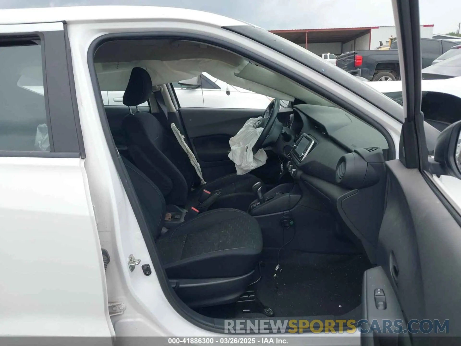 5 Photograph of a damaged car 3N1CP5BV7NL524872 NISSAN KICKS 2022