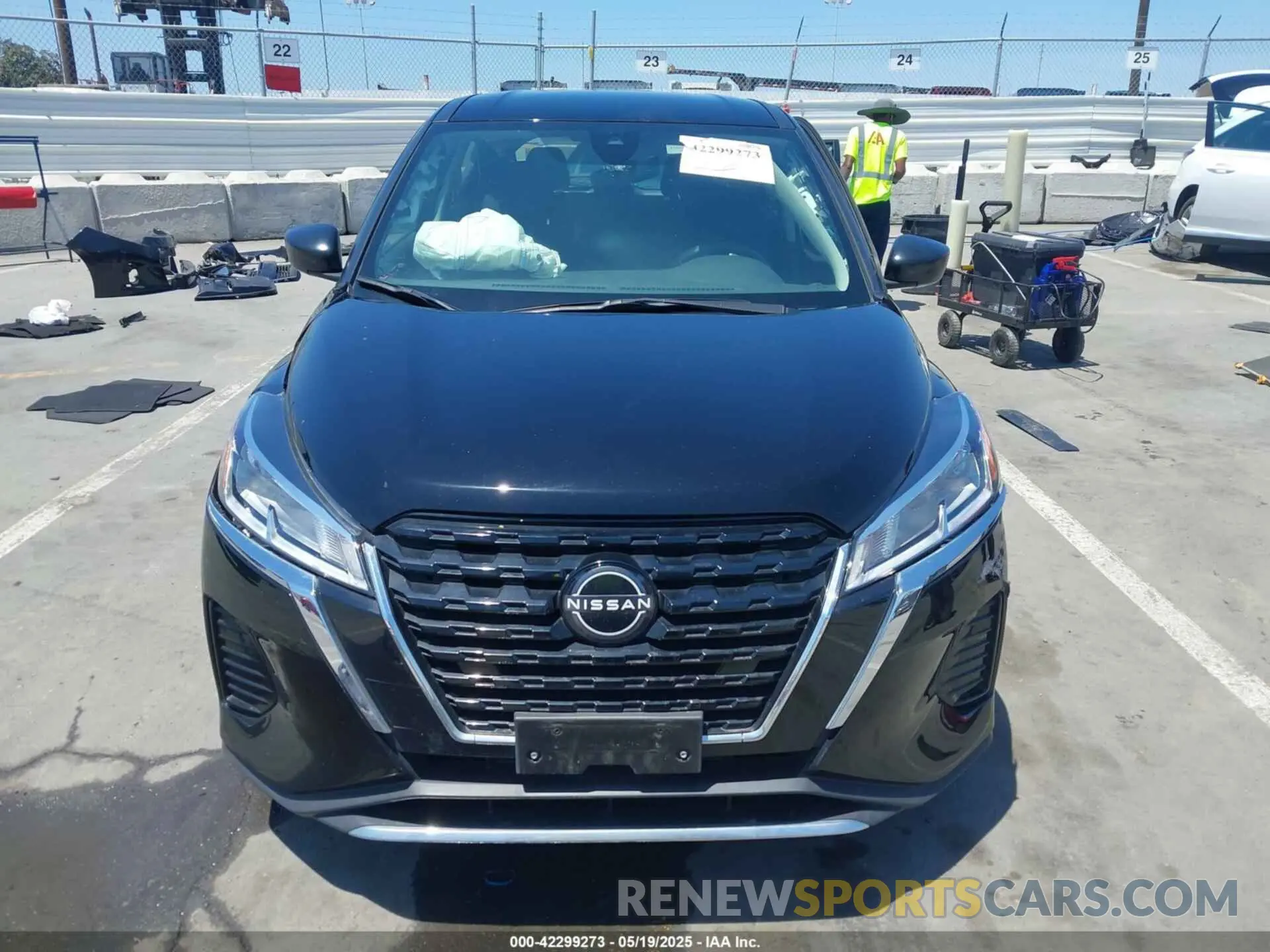 12 Photograph of a damaged car 3N1CP5BV7NL531367 NISSAN KICKS 2022
