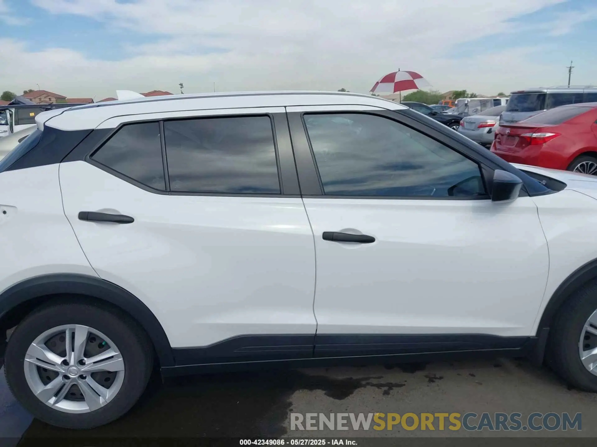 14 Photograph of a damaged car 3N1CP5BV8NL513993 NISSAN KICKS 2022