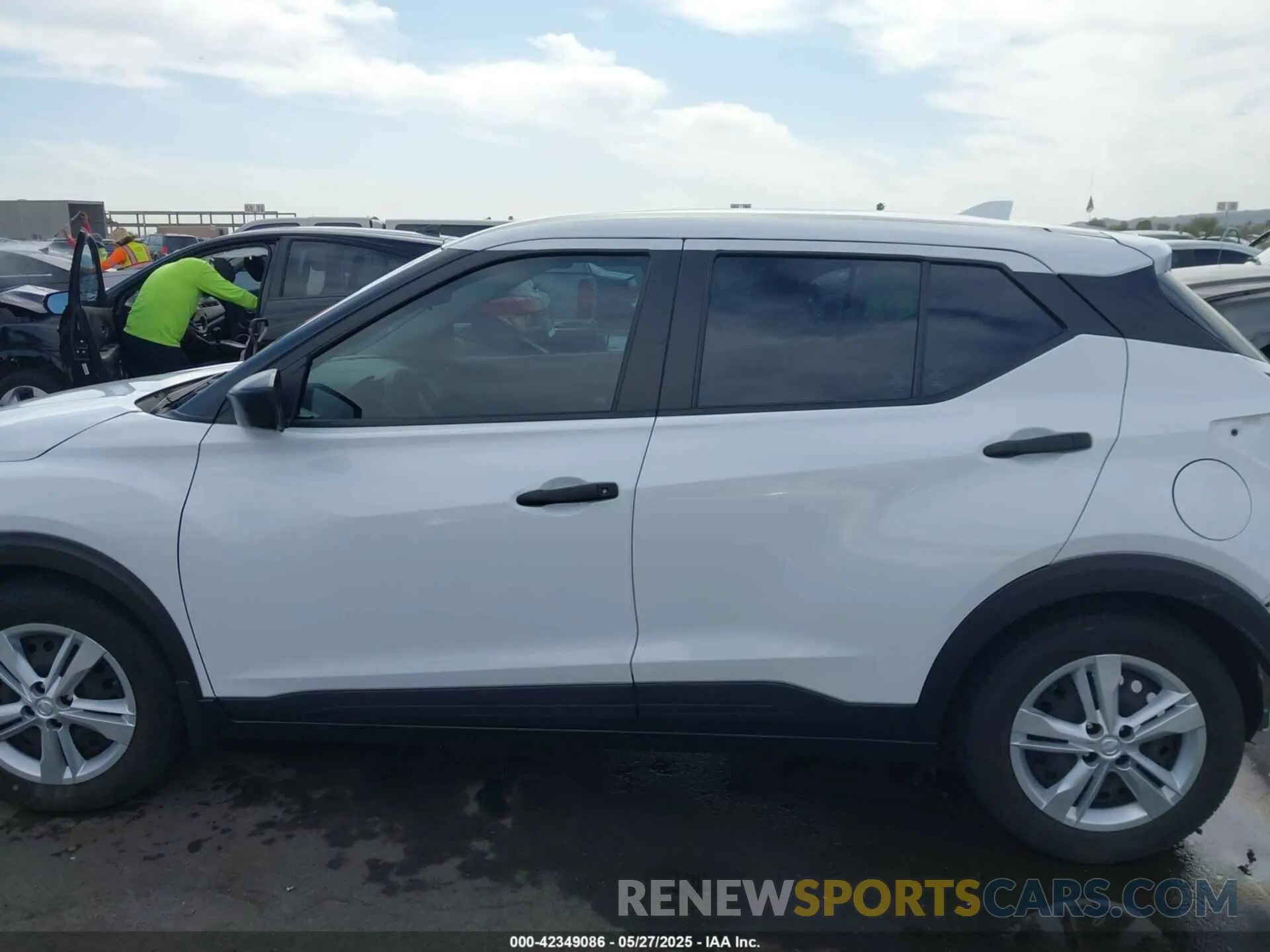 15 Photograph of a damaged car 3N1CP5BV8NL513993 NISSAN KICKS 2022