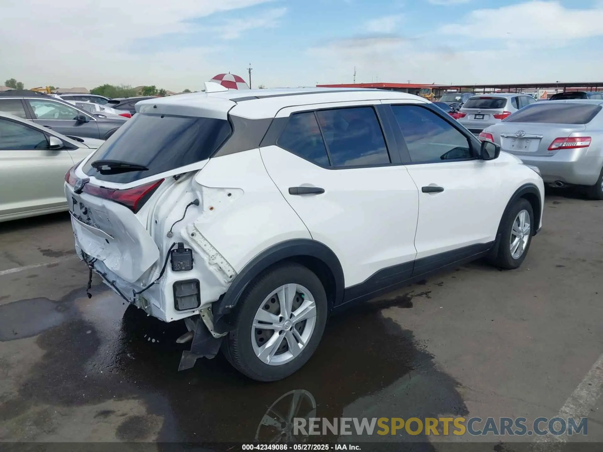 4 Photograph of a damaged car 3N1CP5BV8NL513993 NISSAN KICKS 2022