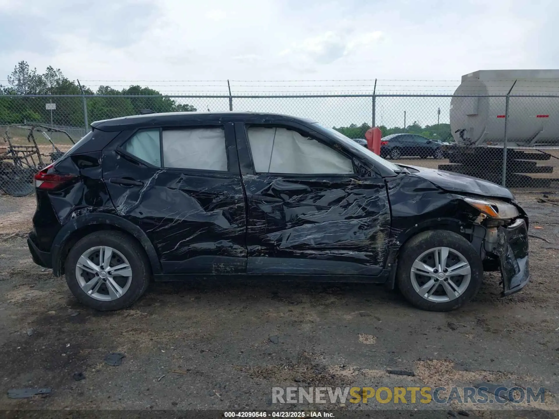 14 Photograph of a damaged car 3N1CP5BV8NL520412 NISSAN KICKS 2022