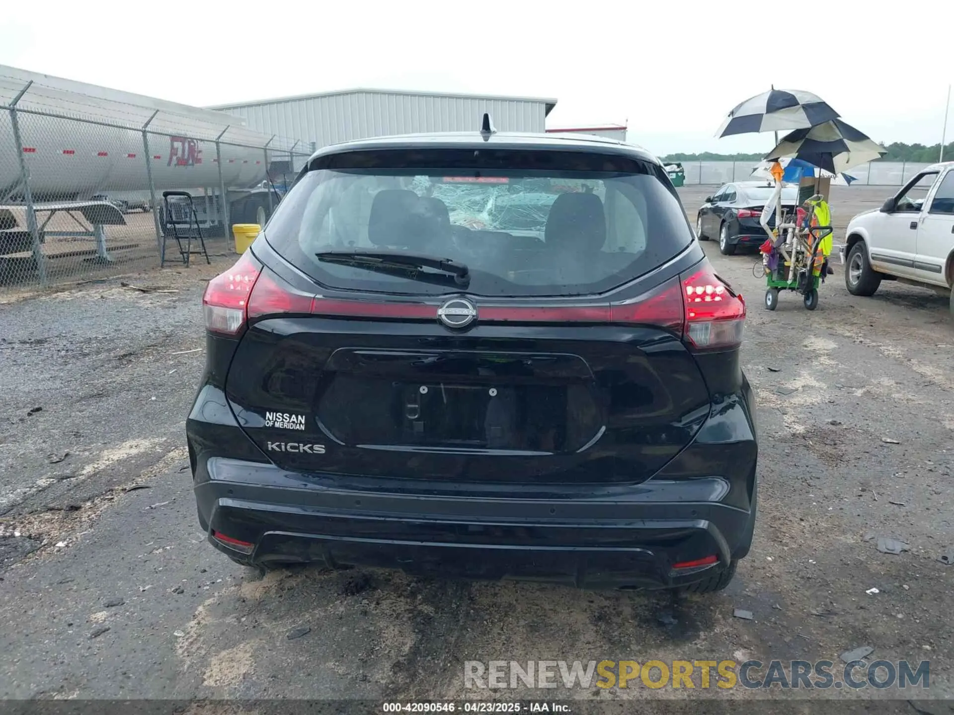17 Photograph of a damaged car 3N1CP5BV8NL520412 NISSAN KICKS 2022