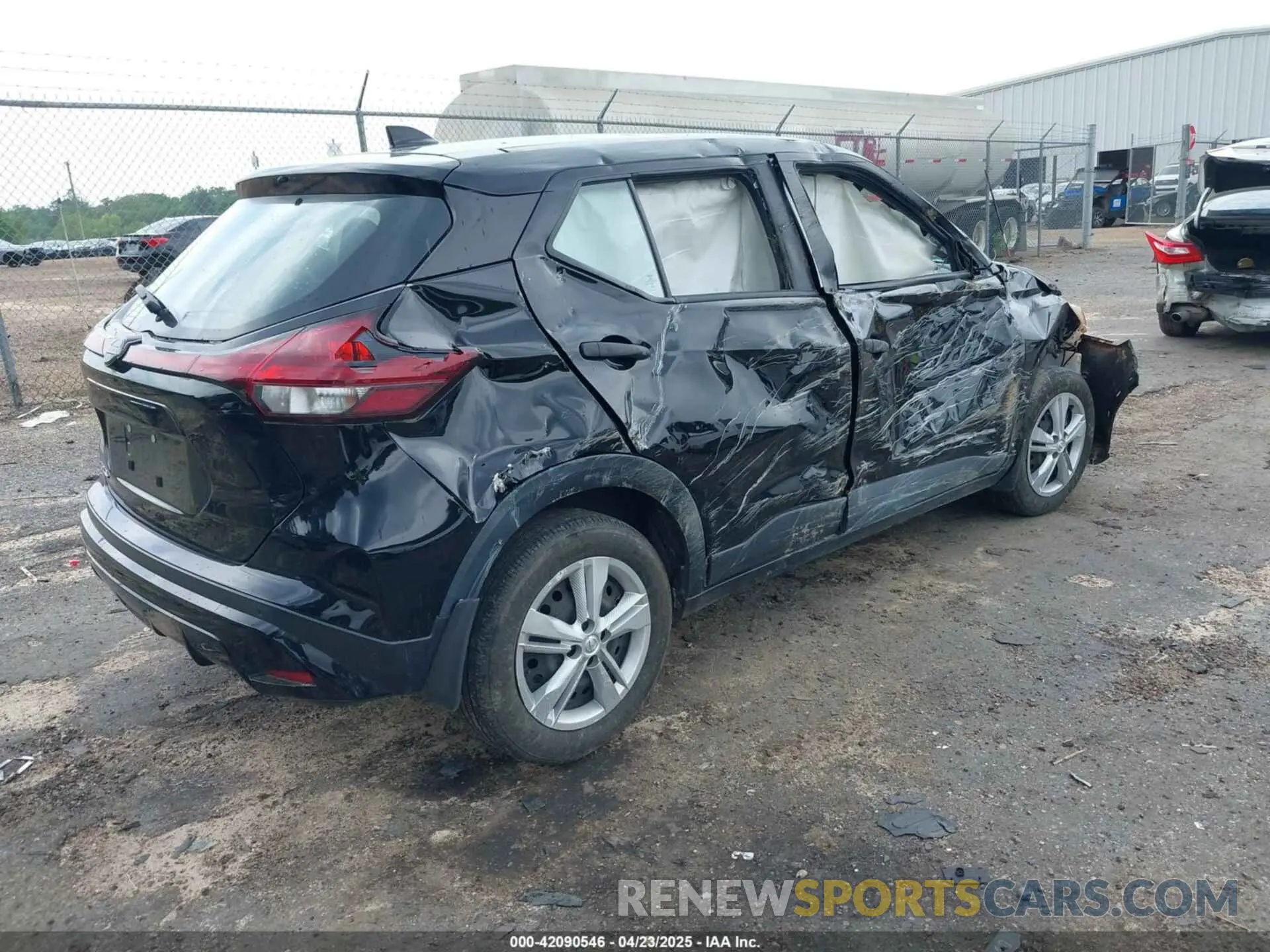 4 Photograph of a damaged car 3N1CP5BV8NL520412 NISSAN KICKS 2022