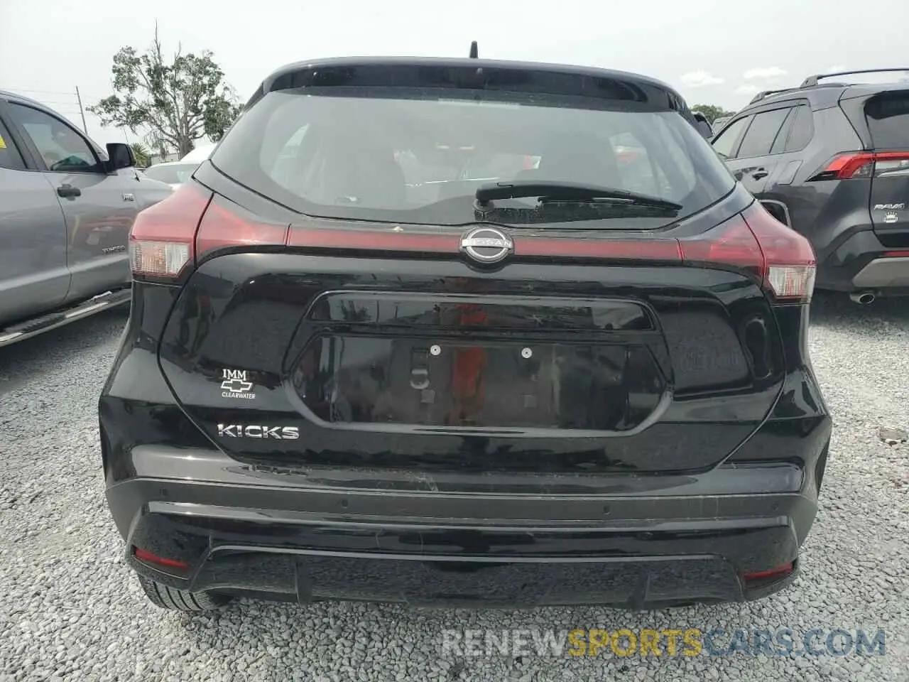 6 Photograph of a damaged car 3N1CP5BV8NL522161 NISSAN KICKS 2022
