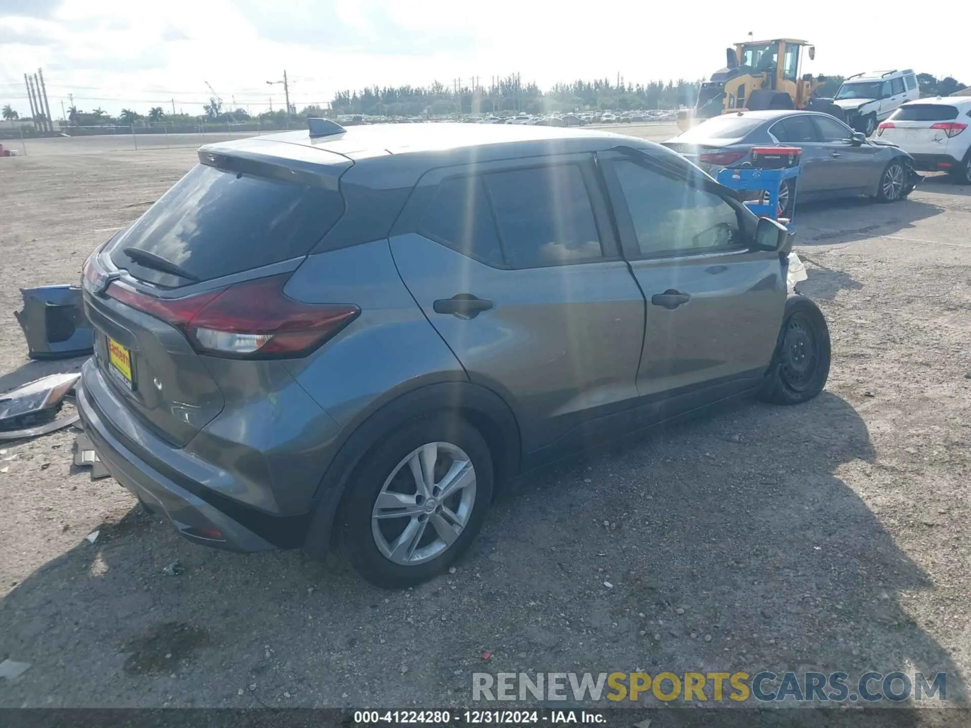 4 Photograph of a damaged car 3N1CP5BV9NL494192 NISSAN KICKS 2022