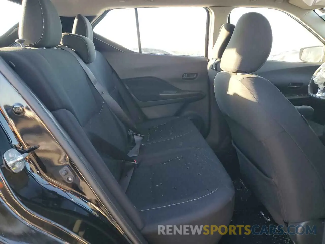 11 Photograph of a damaged car 3N1CP5BV9NL501223 NISSAN KICKS 2022