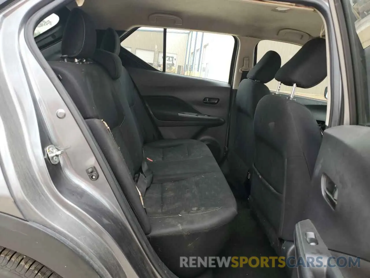 11 Photograph of a damaged car 3N1CP5BVXNL485226 NISSAN KICKS 2022