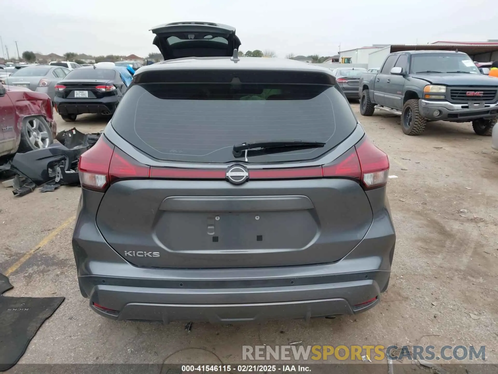 15 Photograph of a damaged car 3N1CP5BVXNL497389 NISSAN KICKS 2022