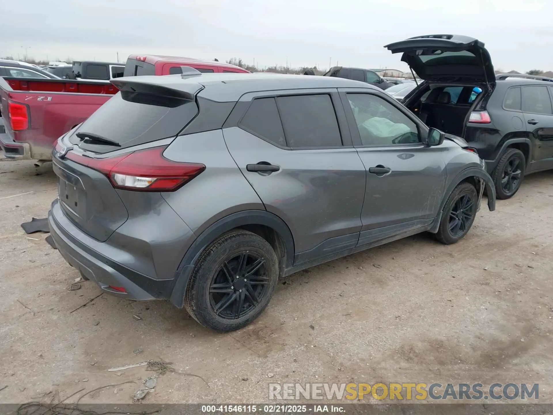 4 Photograph of a damaged car 3N1CP5BVXNL497389 NISSAN KICKS 2022