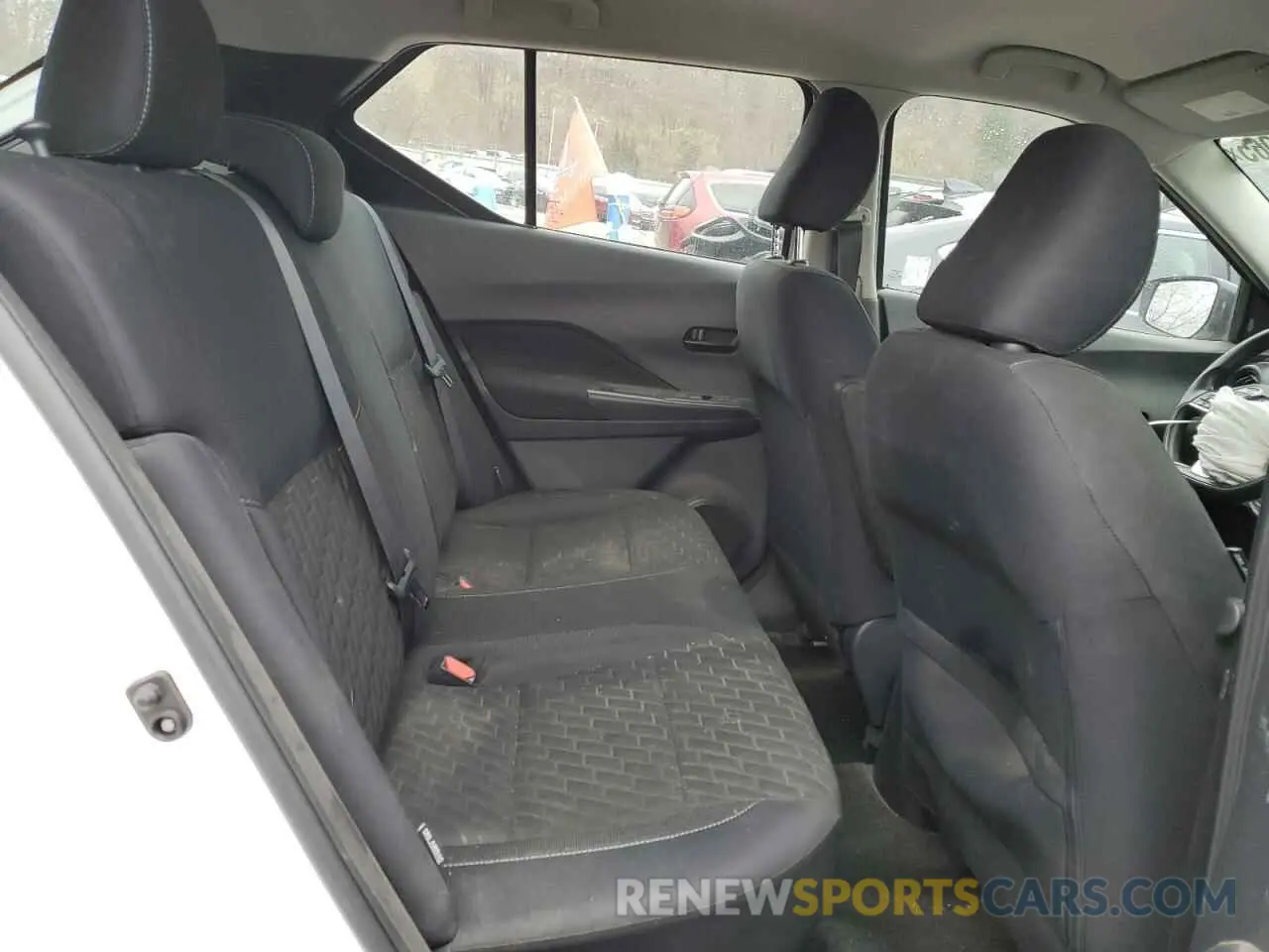 11 Photograph of a damaged car 3N1CP5BVXNL527040 NISSAN KICKS 2022