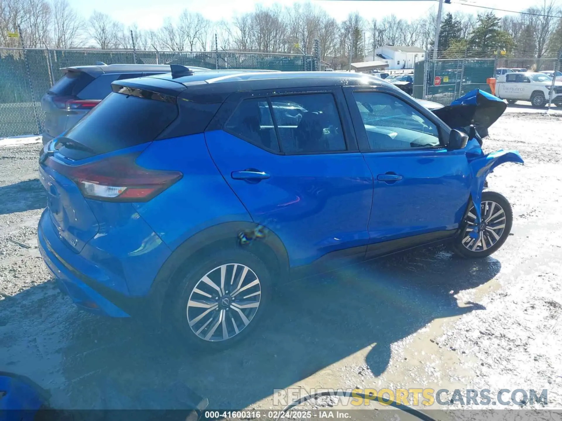 4 Photograph of a damaged car 3N1CP5CV1NL510786 NISSAN KICKS 2022