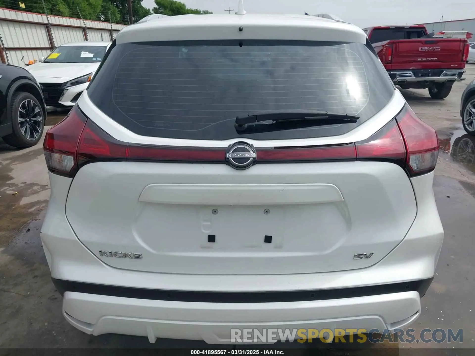 16 Photograph of a damaged car 3N1CP5CV1NL518712 NISSAN KICKS 2022
