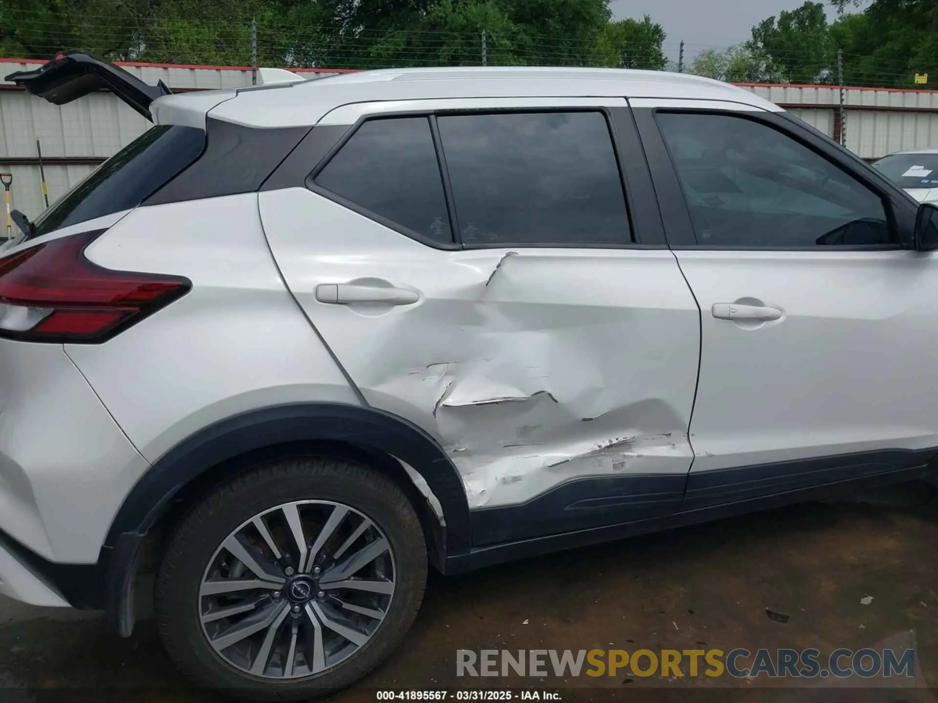 6 Photograph of a damaged car 3N1CP5CV1NL518712 NISSAN KICKS 2022
