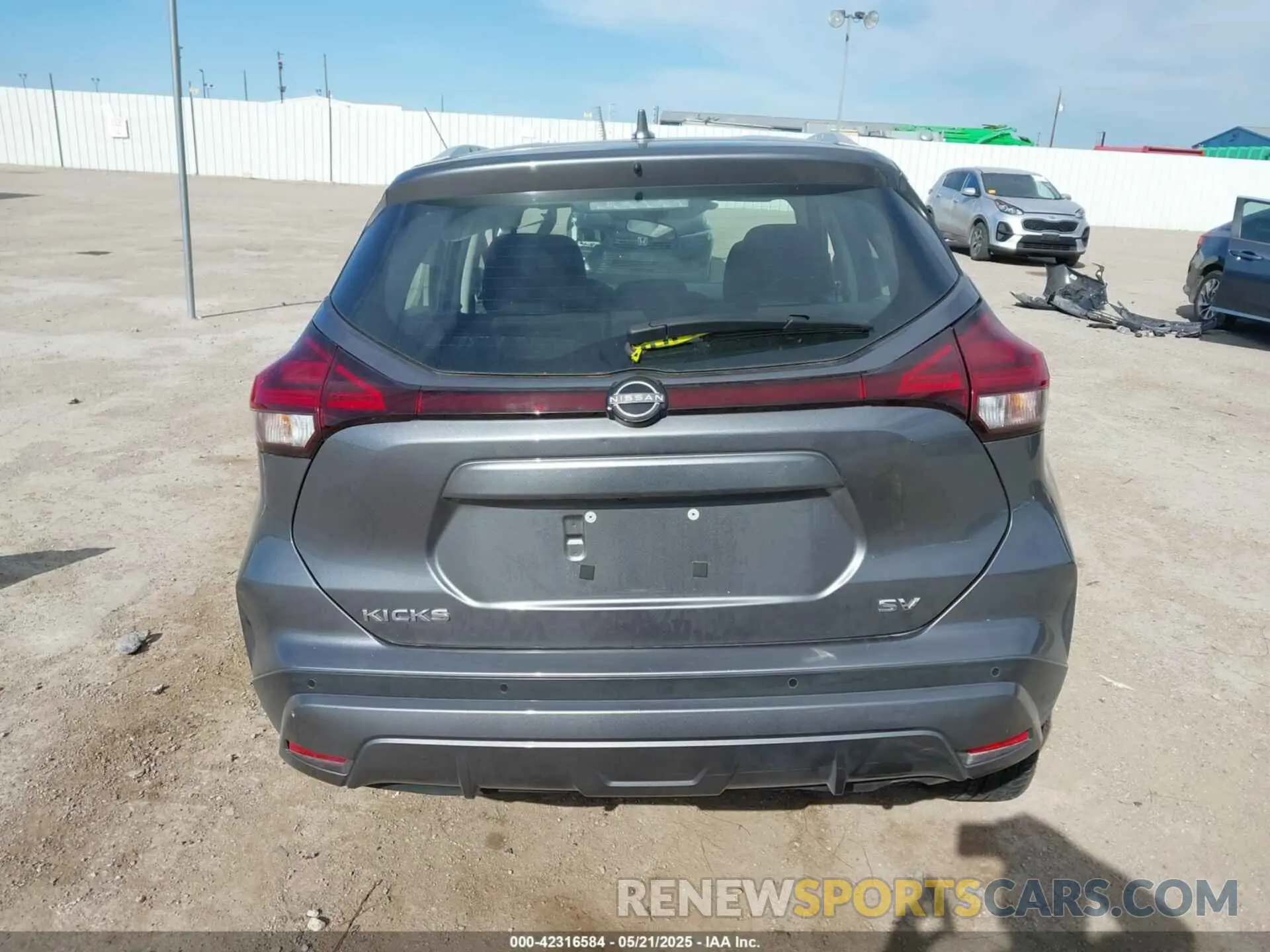 16 Photograph of a damaged car 3N1CP5CV1NL522243 NISSAN KICKS 2022