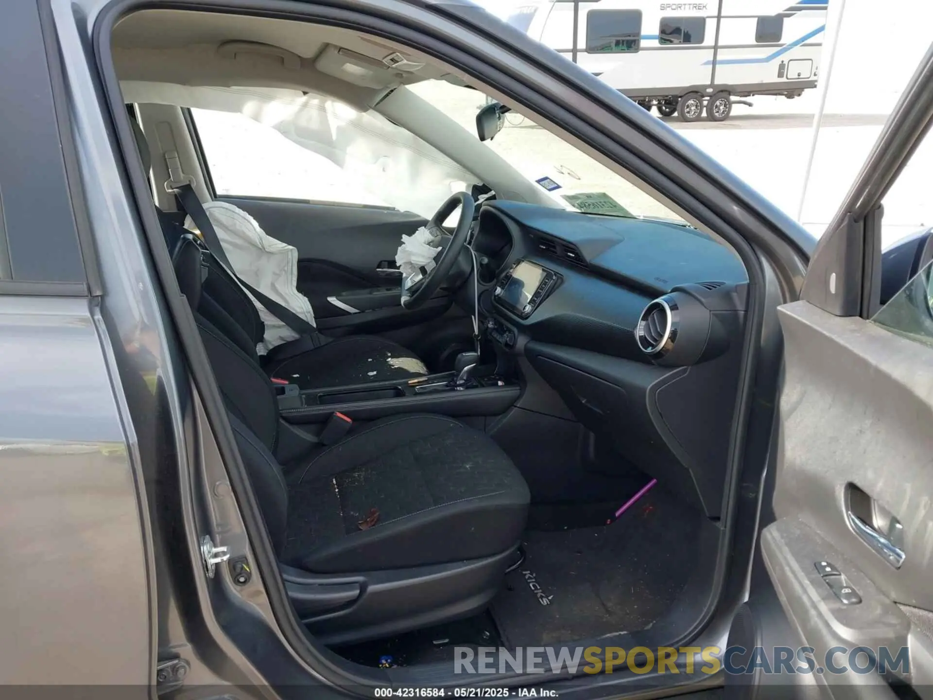 5 Photograph of a damaged car 3N1CP5CV1NL522243 NISSAN KICKS 2022