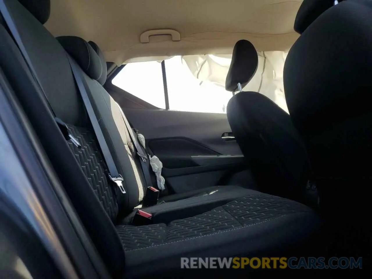 11 Photograph of a damaged car 3N1CP5CV2NL485672 NISSAN KICKS 2022