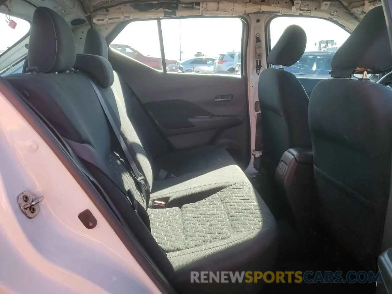 11 Photograph of a damaged car 3N1CP5CV3NL493876 NISSAN KICKS 2022