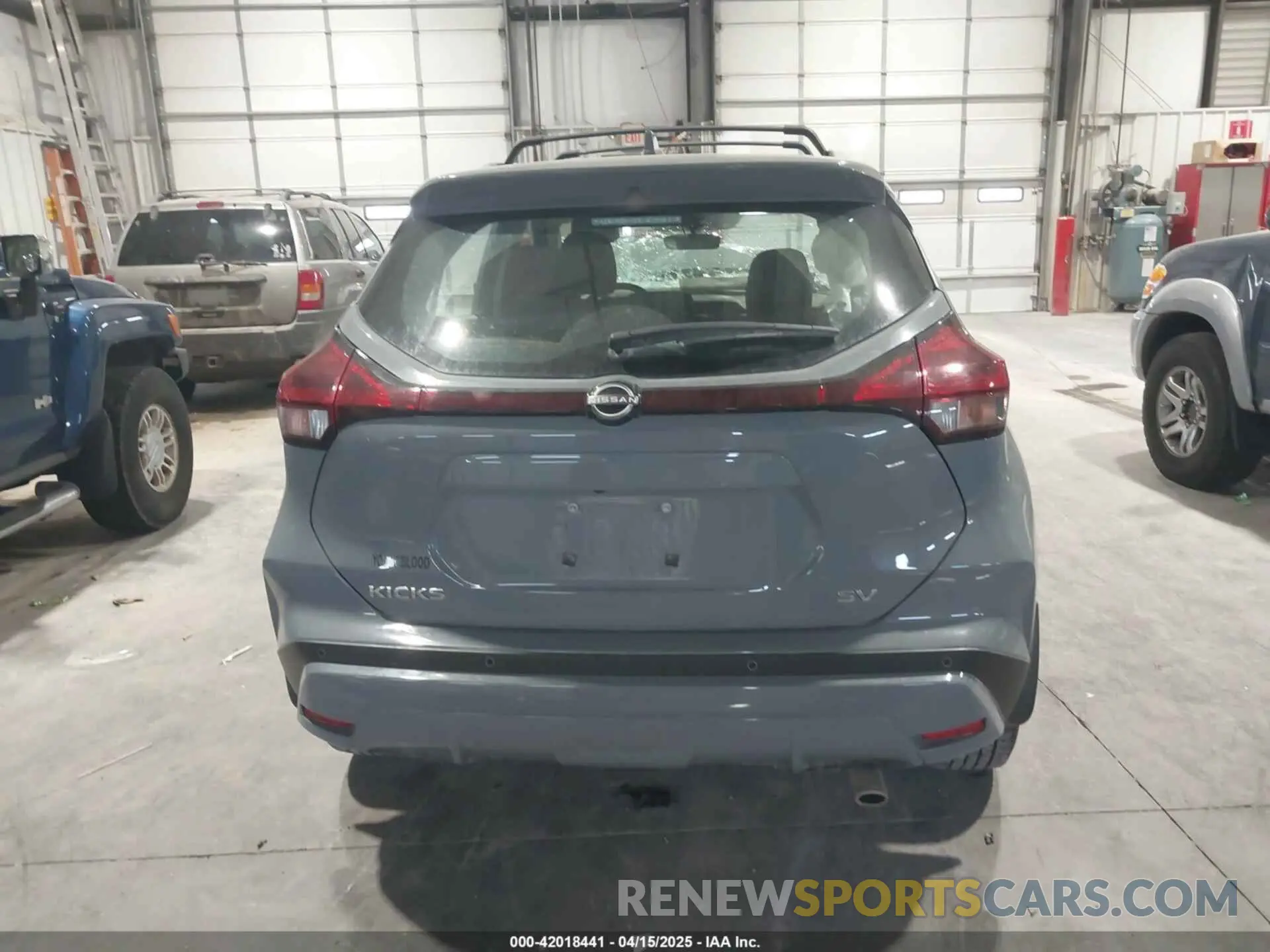 17 Photograph of a damaged car 3N1CP5CV4NL498973 NISSAN KICKS 2022