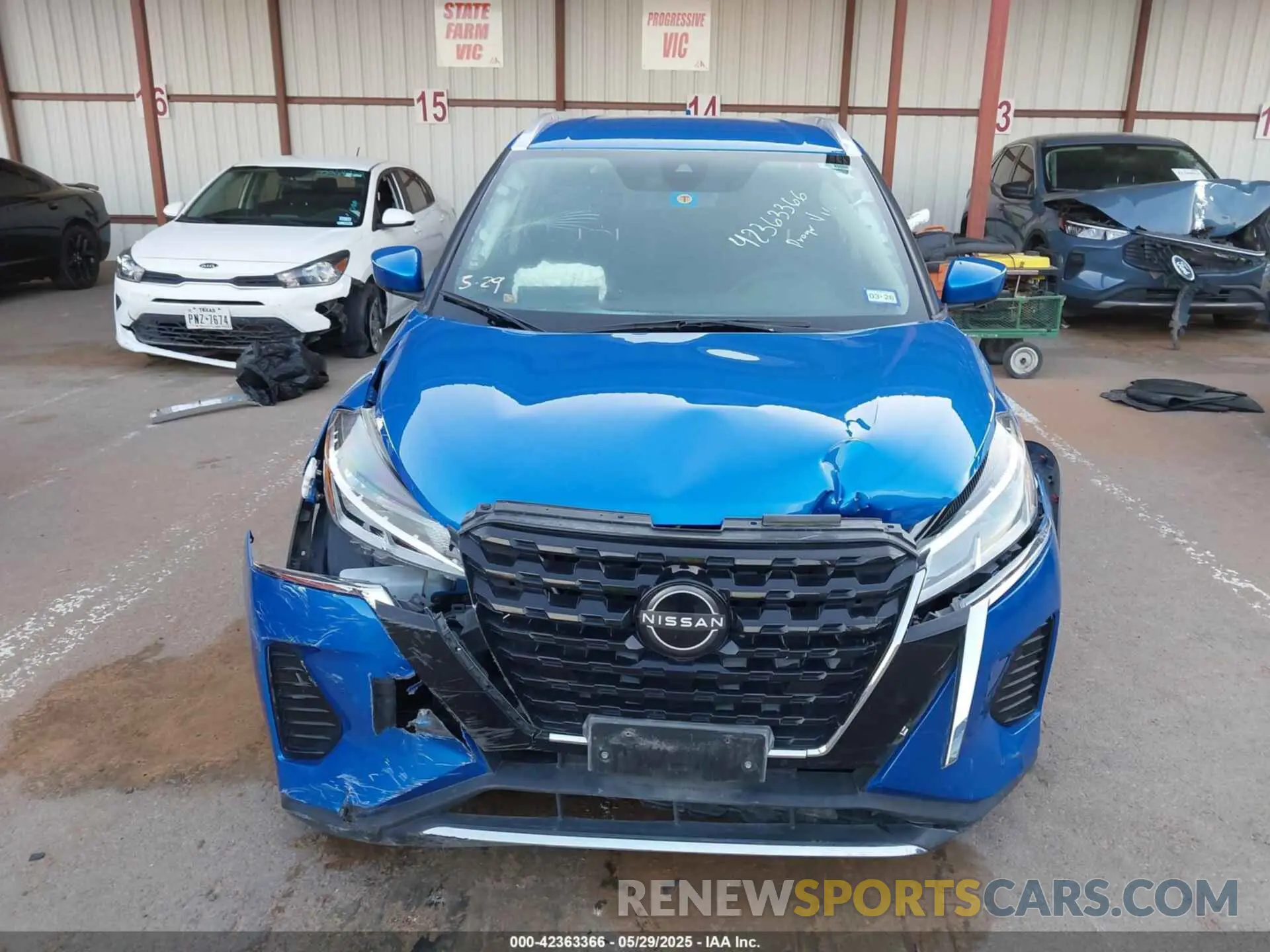 11 Photograph of a damaged car 3N1CP5CV4NL499699 NISSAN KICKS 2022