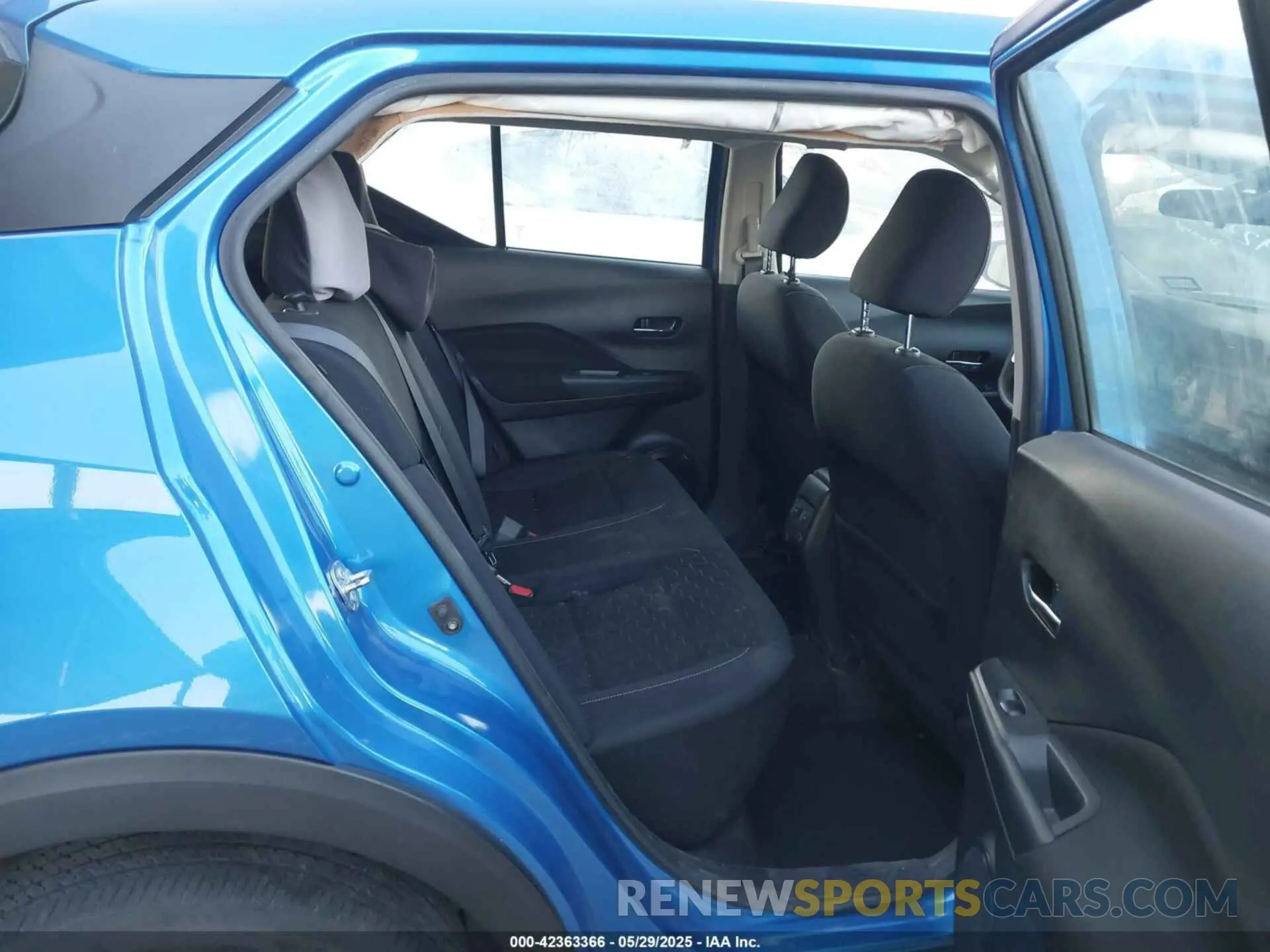 8 Photograph of a damaged car 3N1CP5CV4NL499699 NISSAN KICKS 2022