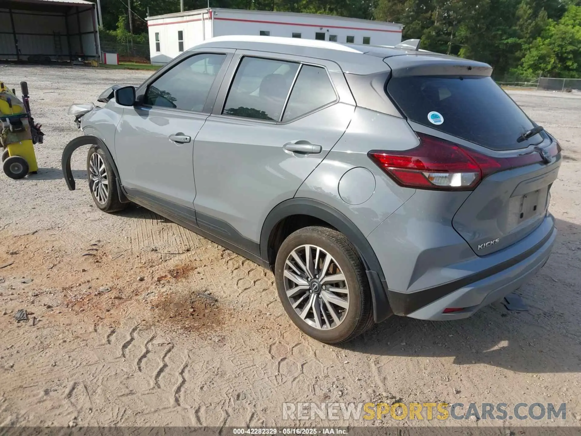 3 Photograph of a damaged car 3N1CP5CV4NL509874 NISSAN KICKS 2022