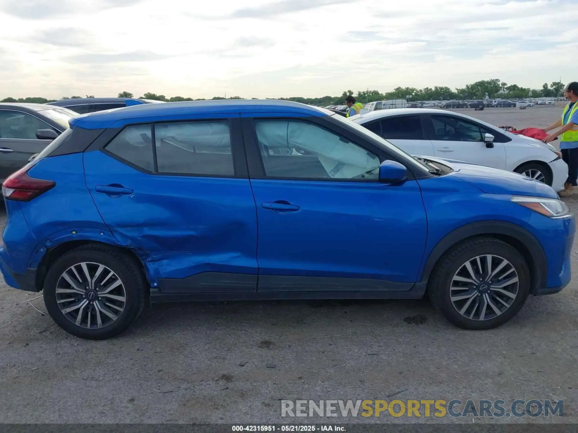 13 Photograph of a damaged car 3N1CP5CV4NL521619 NISSAN KICKS 2022