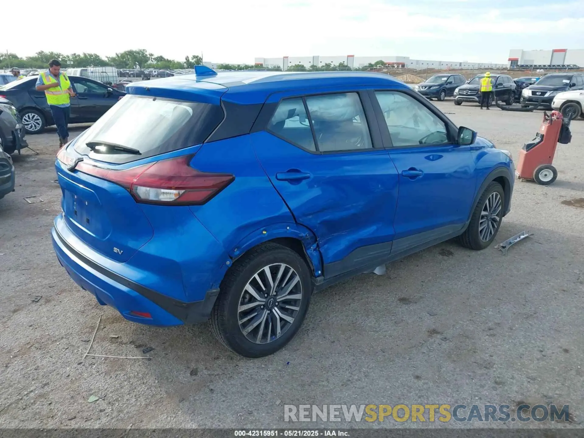 4 Photograph of a damaged car 3N1CP5CV4NL521619 NISSAN KICKS 2022