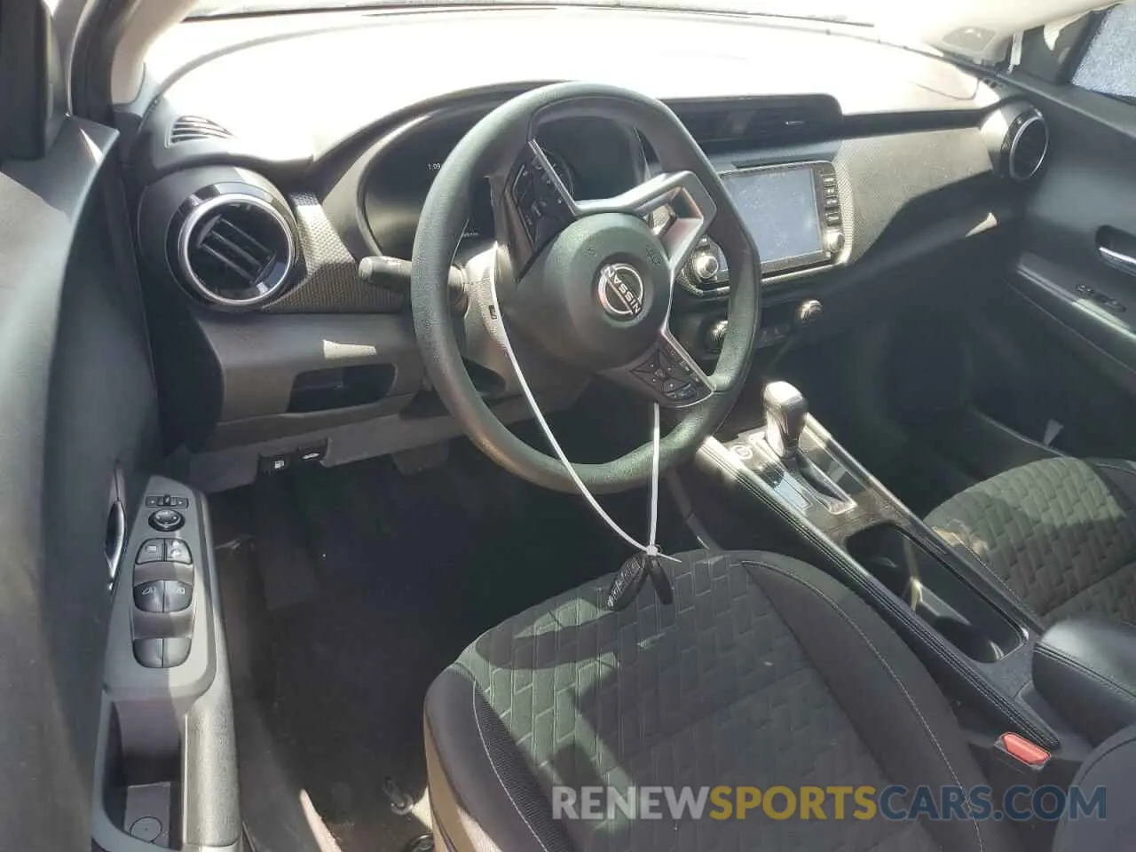 8 Photograph of a damaged car 3N1CP5CV5NL518485 NISSAN KICKS 2022