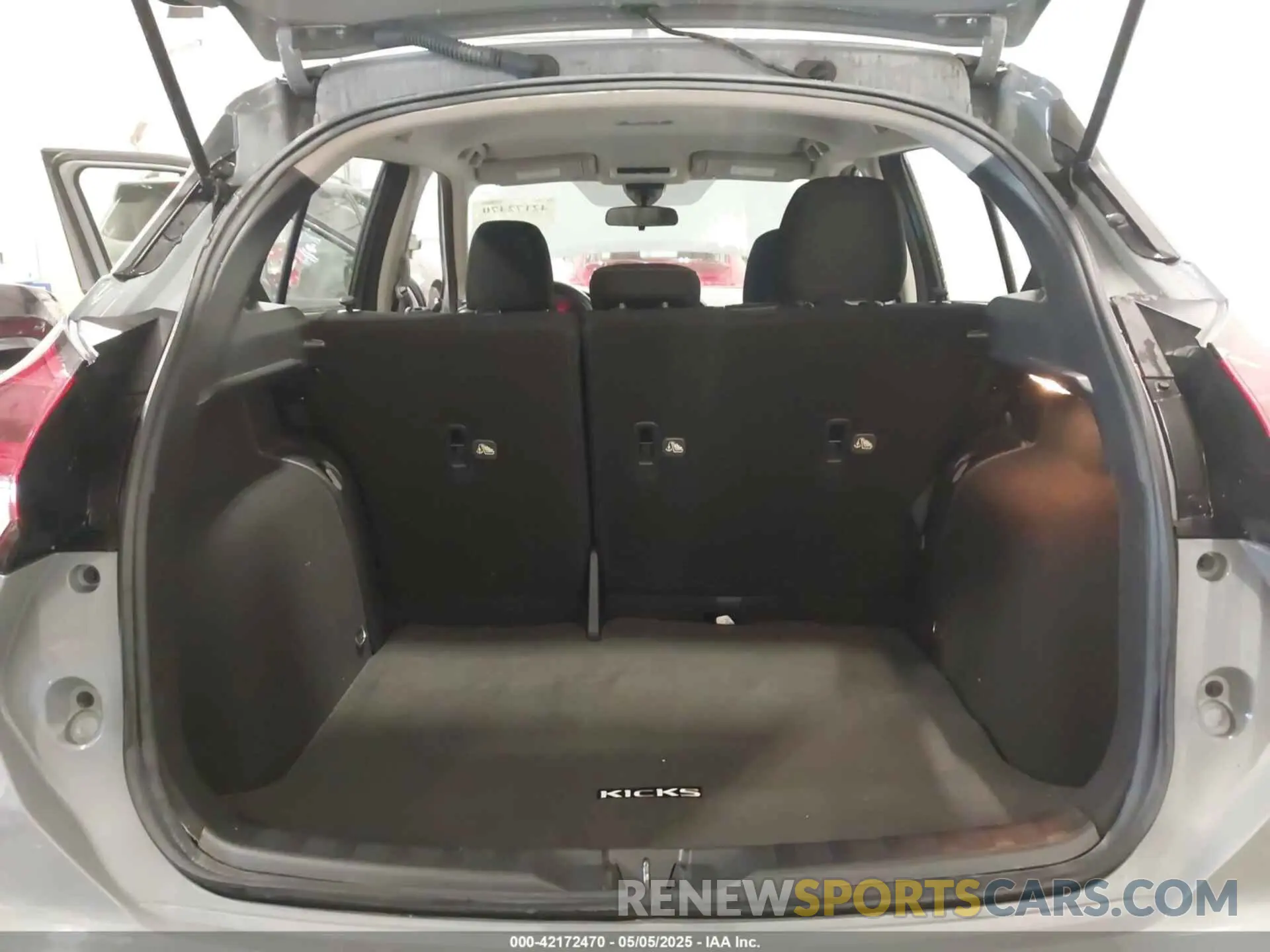 12 Photograph of a damaged car 3N1CP5CV6NL509861 NISSAN KICKS 2022