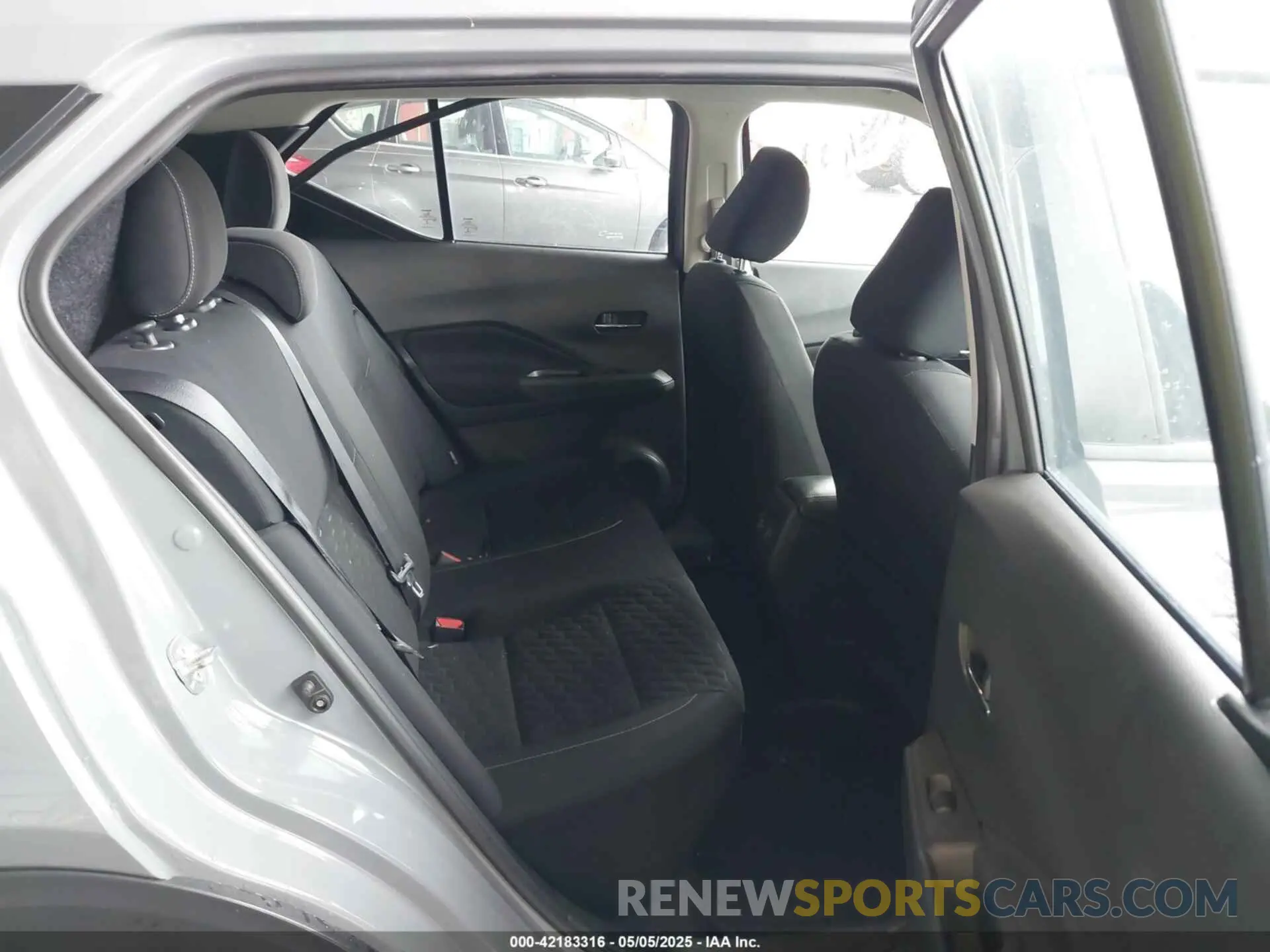 8 Photograph of a damaged car 3N1CP5CV7NL477969 NISSAN KICKS 2022