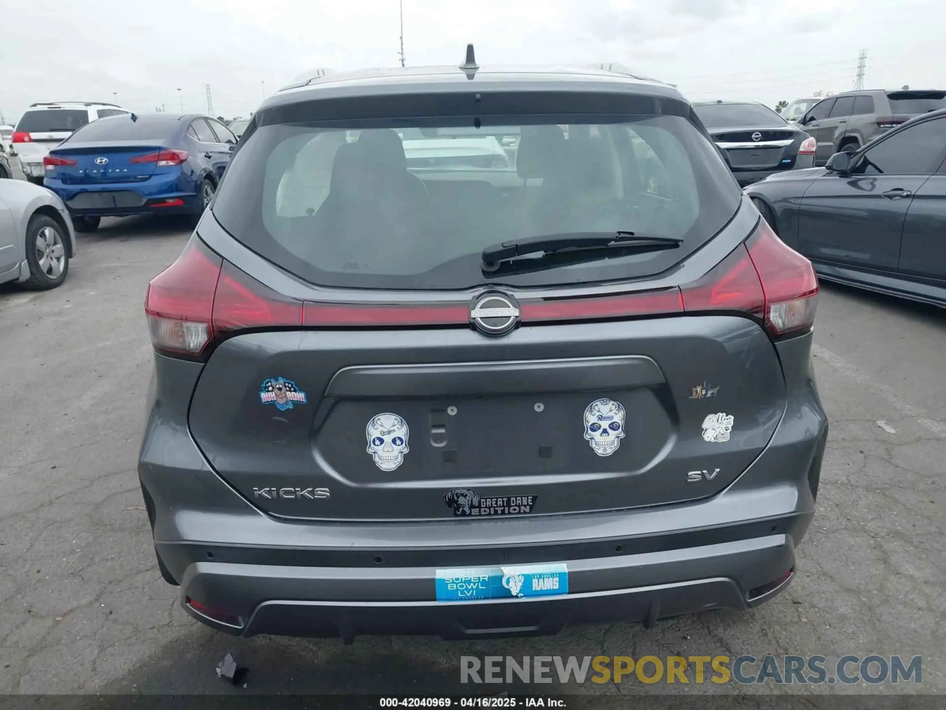 17 Photograph of a damaged car 3N1CP5CV7NL505835 NISSAN KICKS 2022