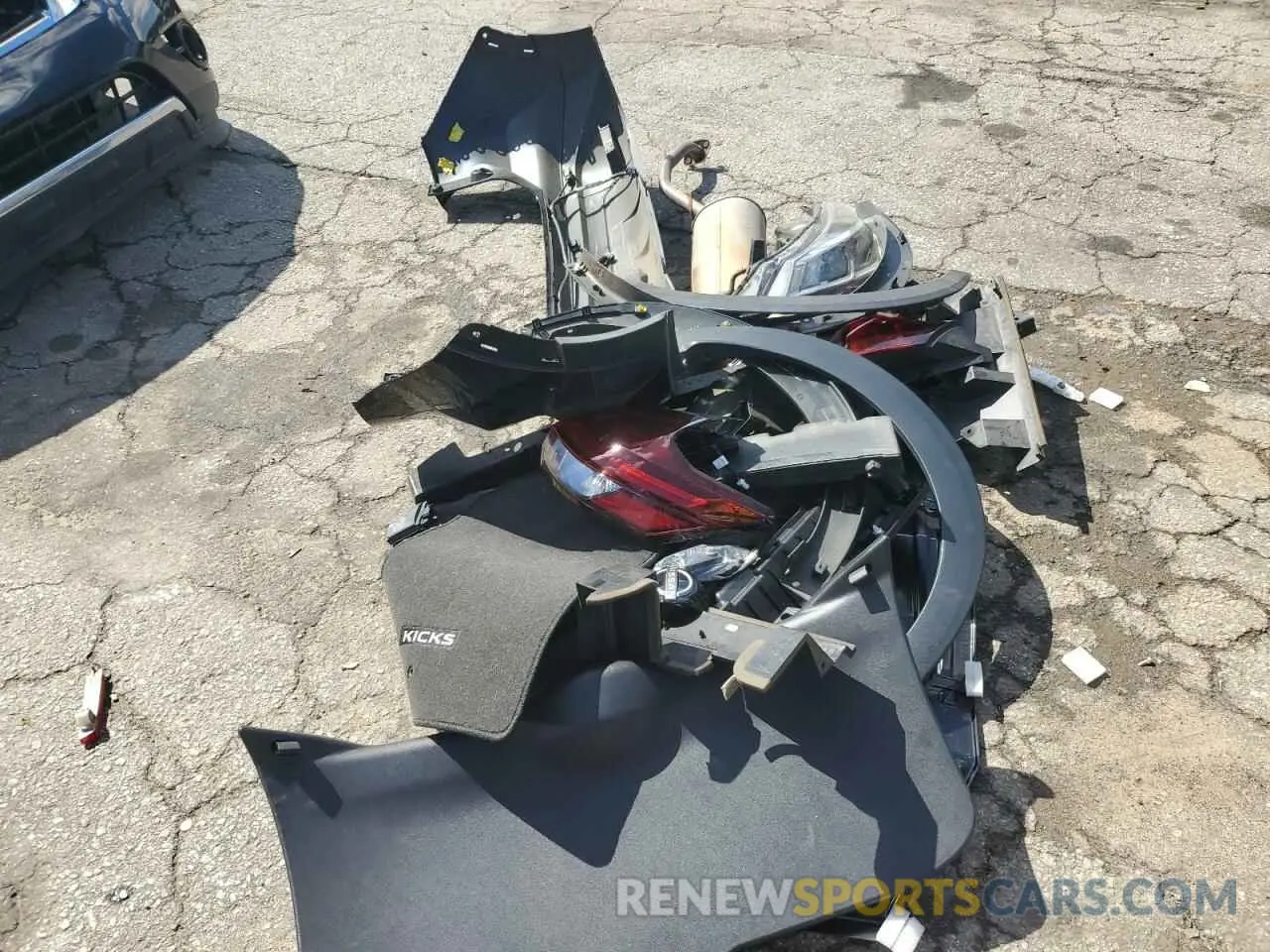 12 Photograph of a damaged car 3N1CP5CV8NL516116 NISSAN KICKS 2022