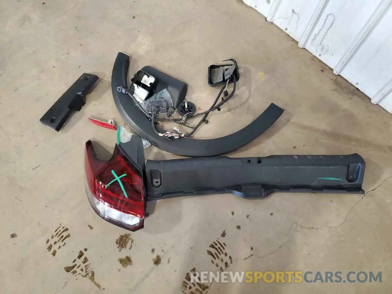 12 Photograph of a damaged car 3N1CP5CV8NL523535 NISSAN KICKS 2022