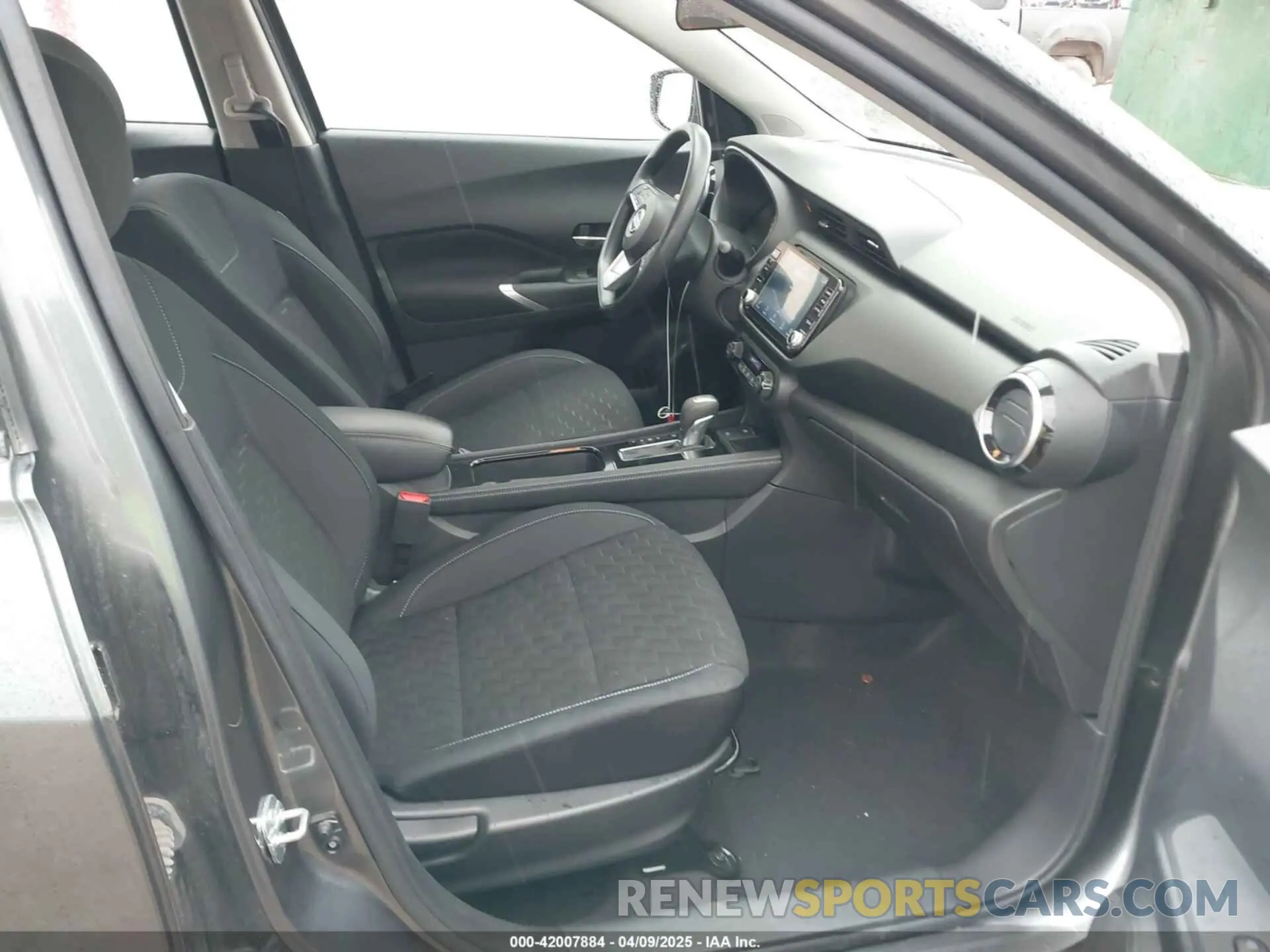 5 Photograph of a damaged car 3N1CP5CV9NL496118 NISSAN KICKS 2022