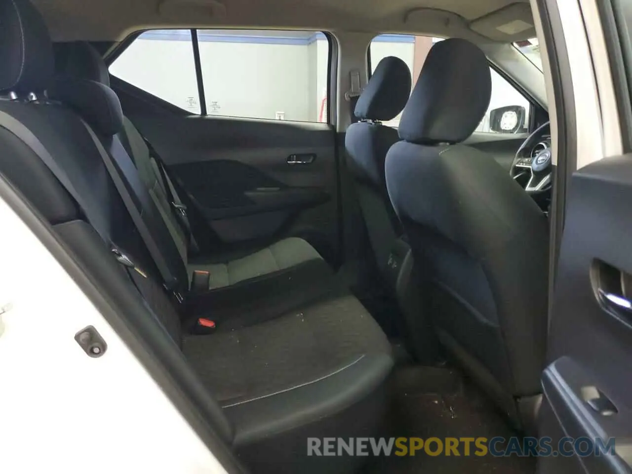 10 Photograph of a damaged car 3N1CP5CV9NL523317 NISSAN KICKS 2022
