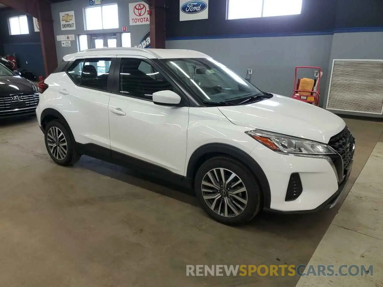 4 Photograph of a damaged car 3N1CP5CV9NL523317 NISSAN KICKS 2022