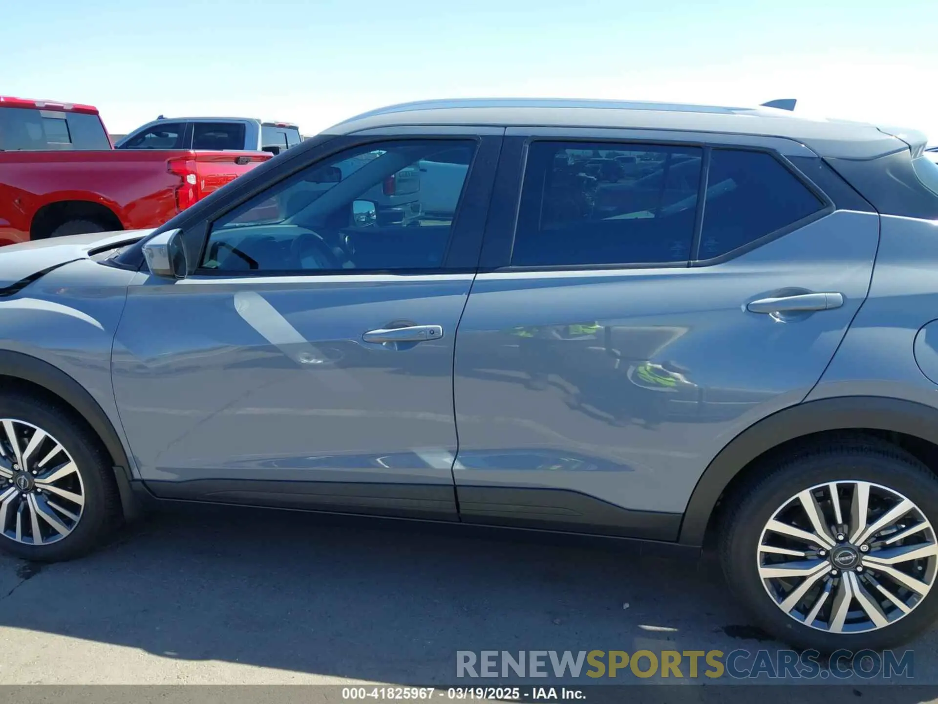 14 Photograph of a damaged car 3N1CP5CVXNL498296 NISSAN KICKS 2022