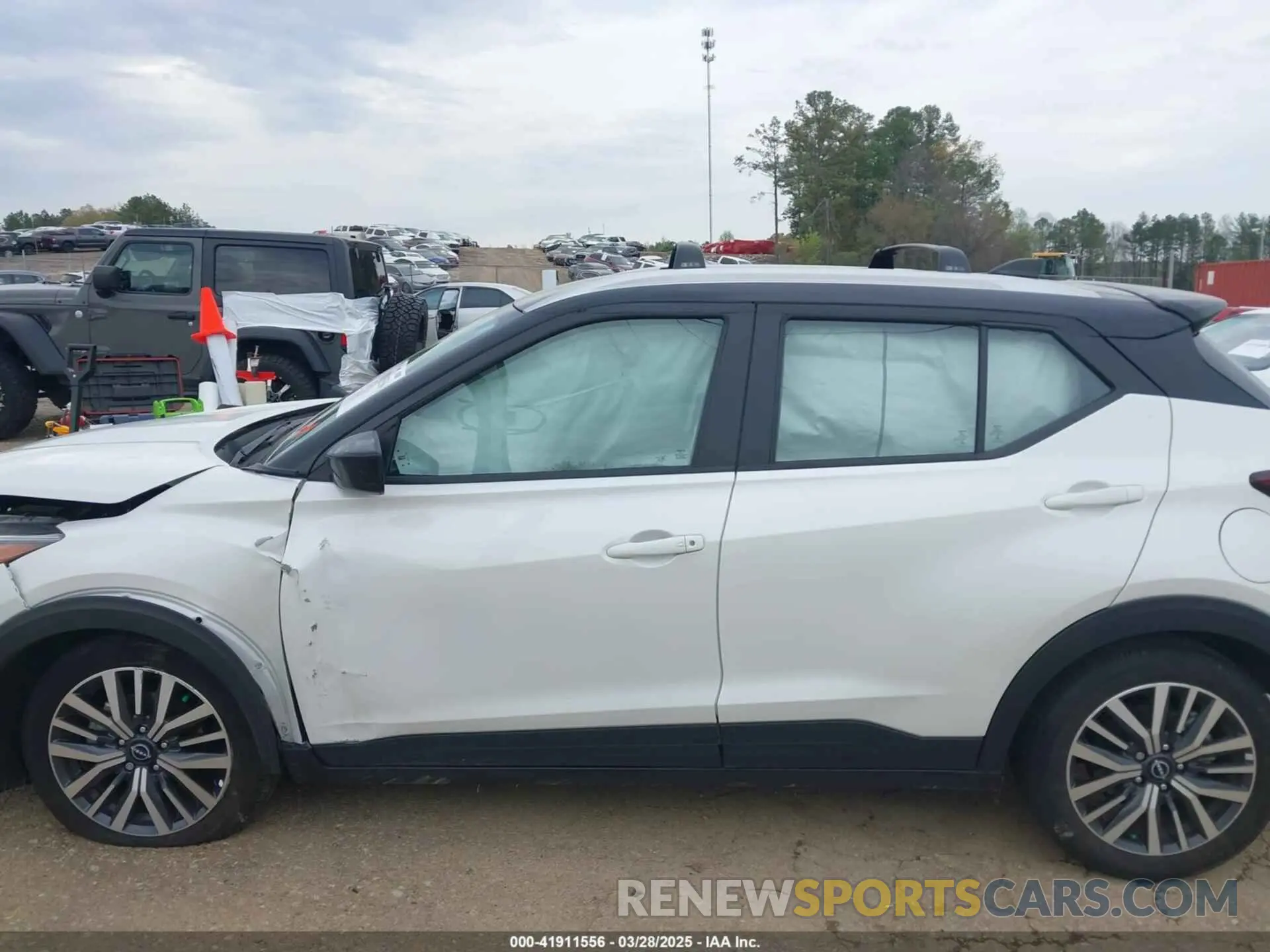 15 Photograph of a damaged car 3N1CP5CVXNL528610 NISSAN KICKS 2022