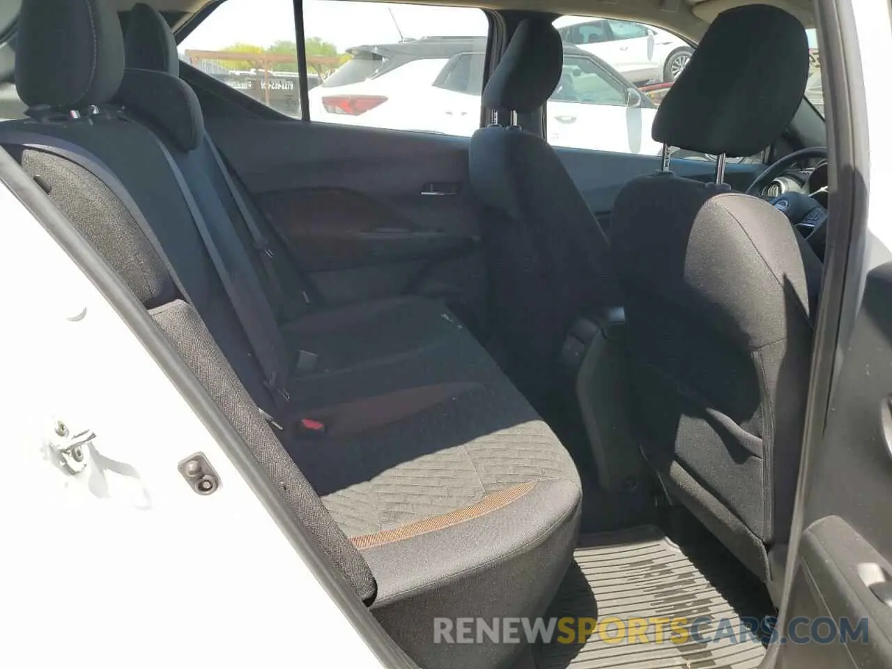 11 Photograph of a damaged car 3N1CP5DV0NL519333 NISSAN KICKS 2022