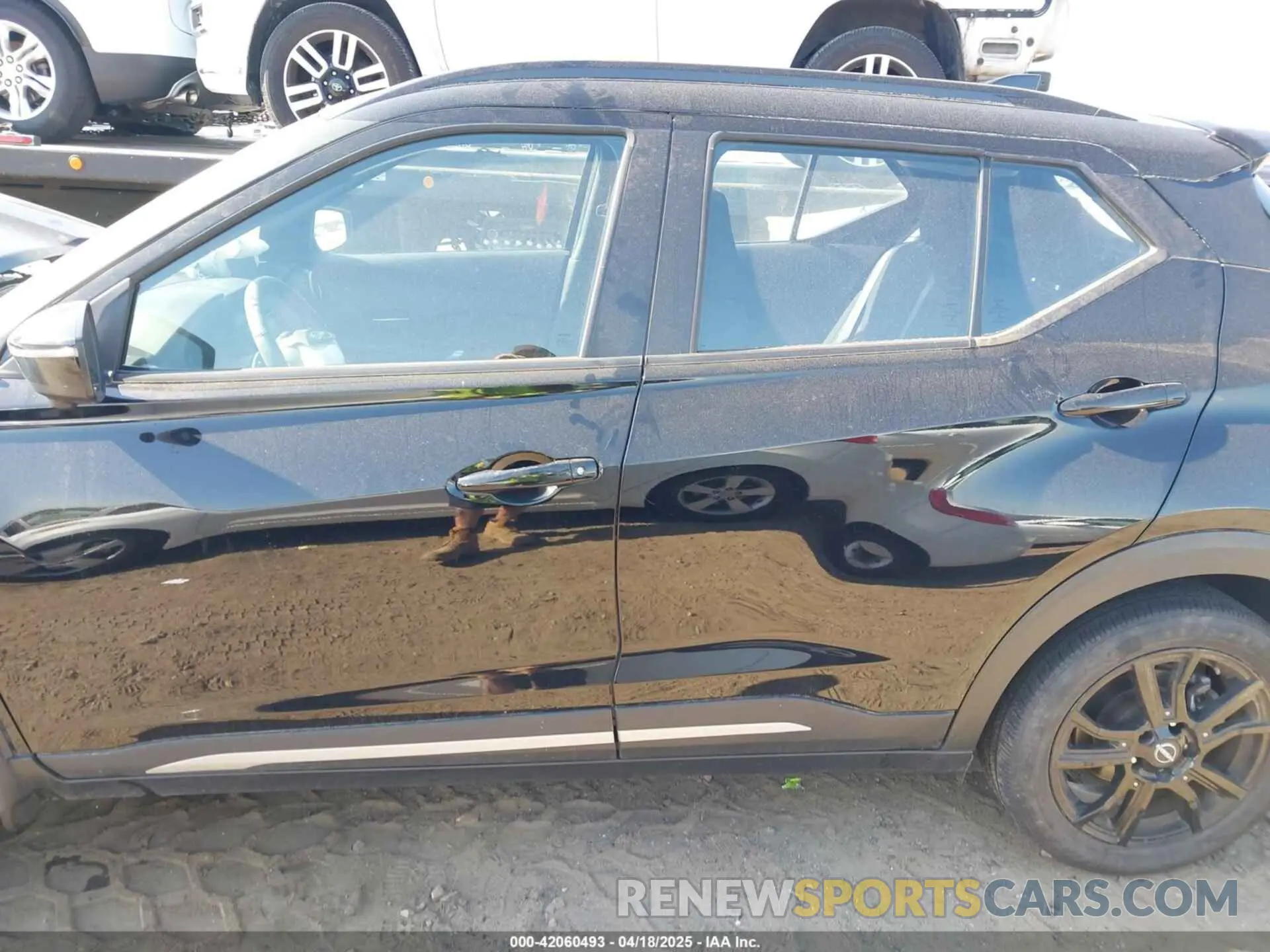 14 Photograph of a damaged car 3N1CP5DV1NL490215 NISSAN KICKS 2022