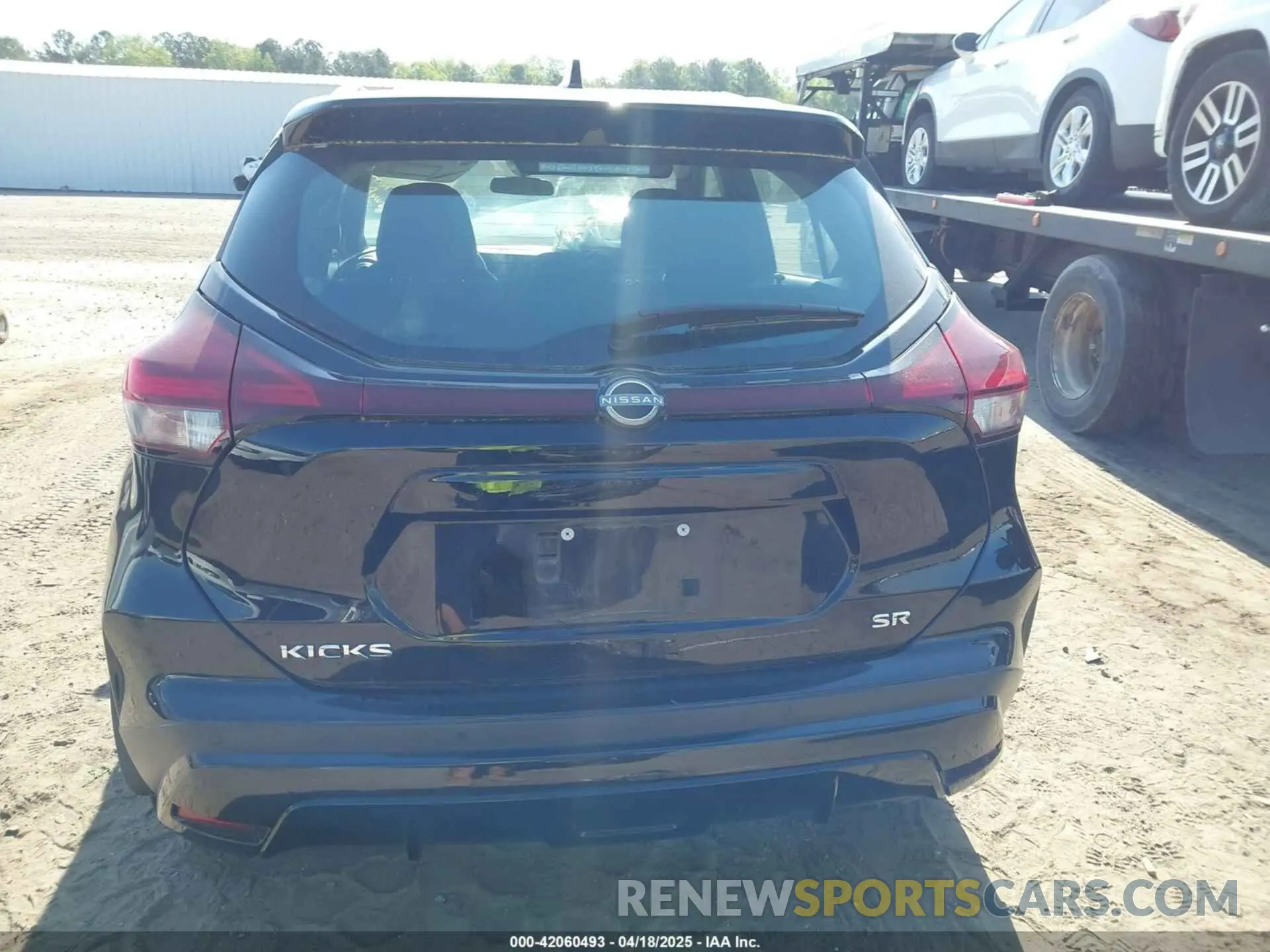 16 Photograph of a damaged car 3N1CP5DV1NL490215 NISSAN KICKS 2022