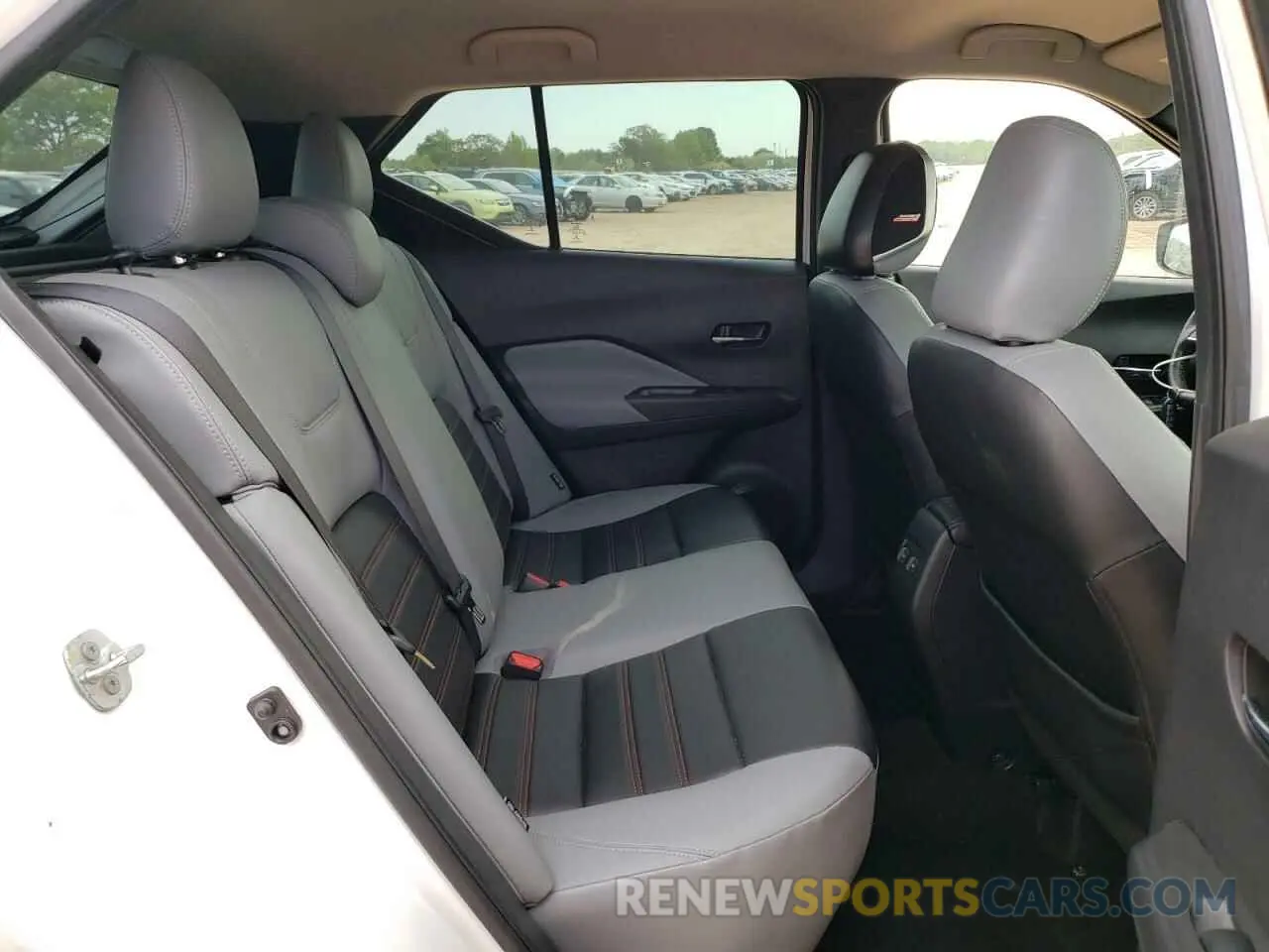 11 Photograph of a damaged car 3N1CP5DV1NL496001 NISSAN KICKS 2022