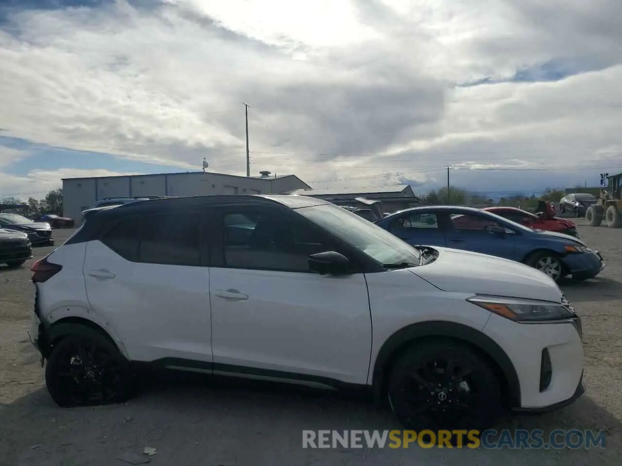 4 Photograph of a damaged car 3N1CP5DV3NL475683 NISSAN KICKS 2022