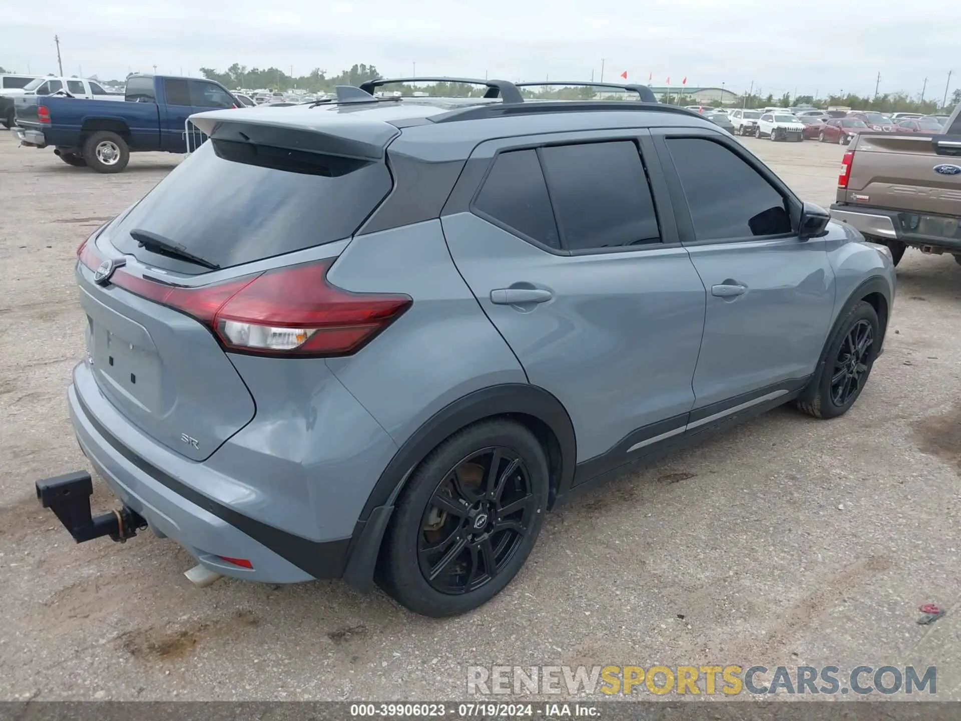 4 Photograph of a damaged car 3N1CP5DV4NL515026 NISSAN KICKS 2022