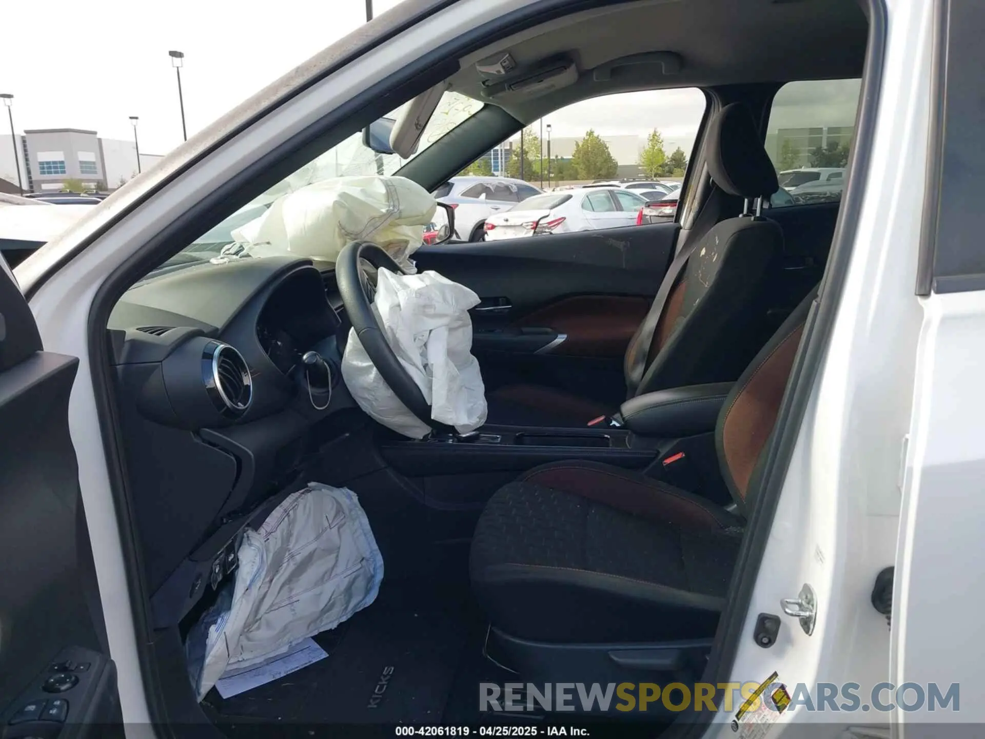 5 Photograph of a damaged car 3N1CP5DV6NL519806 NISSAN KICKS 2022
