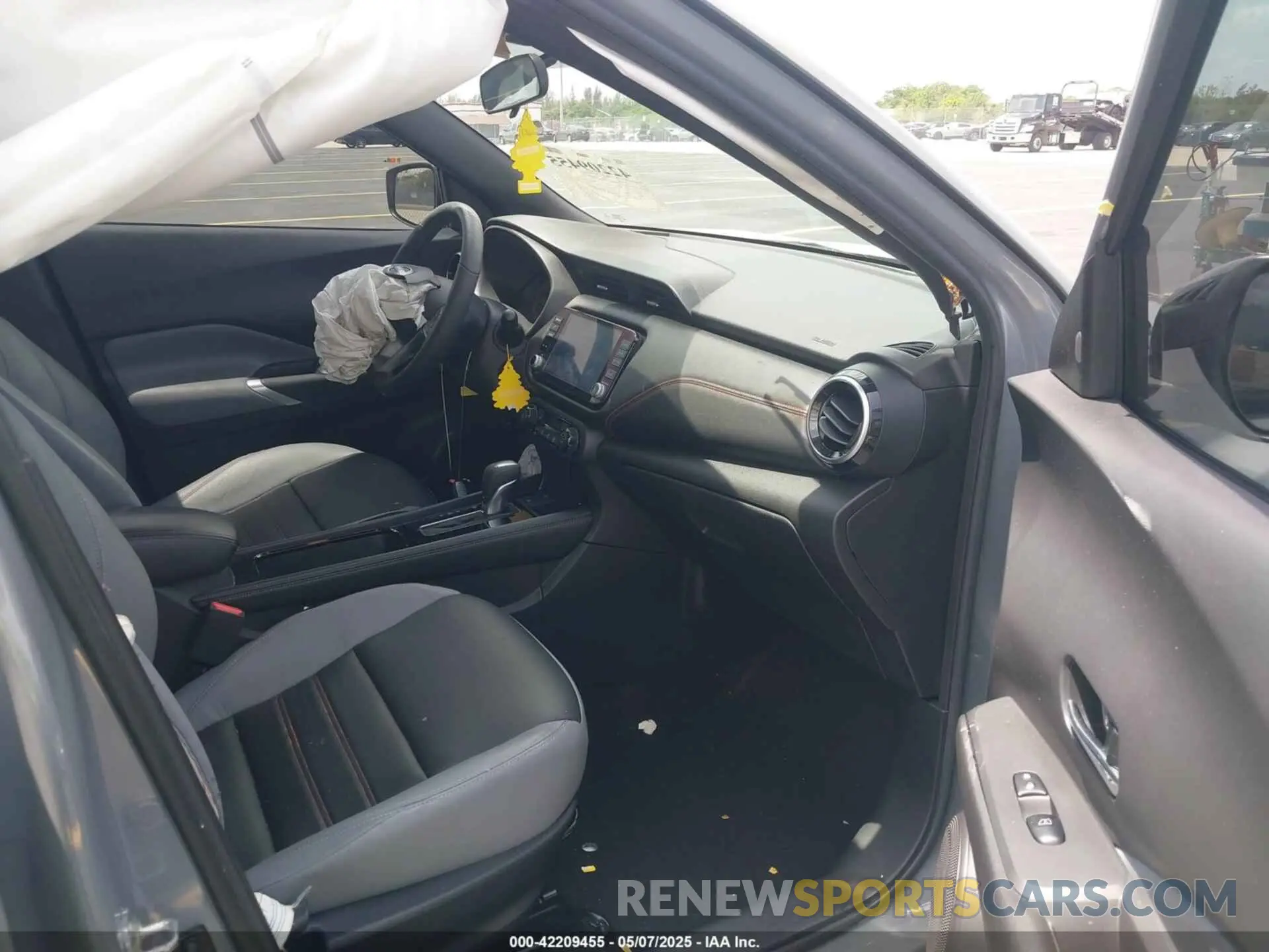 5 Photograph of a damaged car 3N1CP5DV8NL491054 NISSAN KICKS 2022