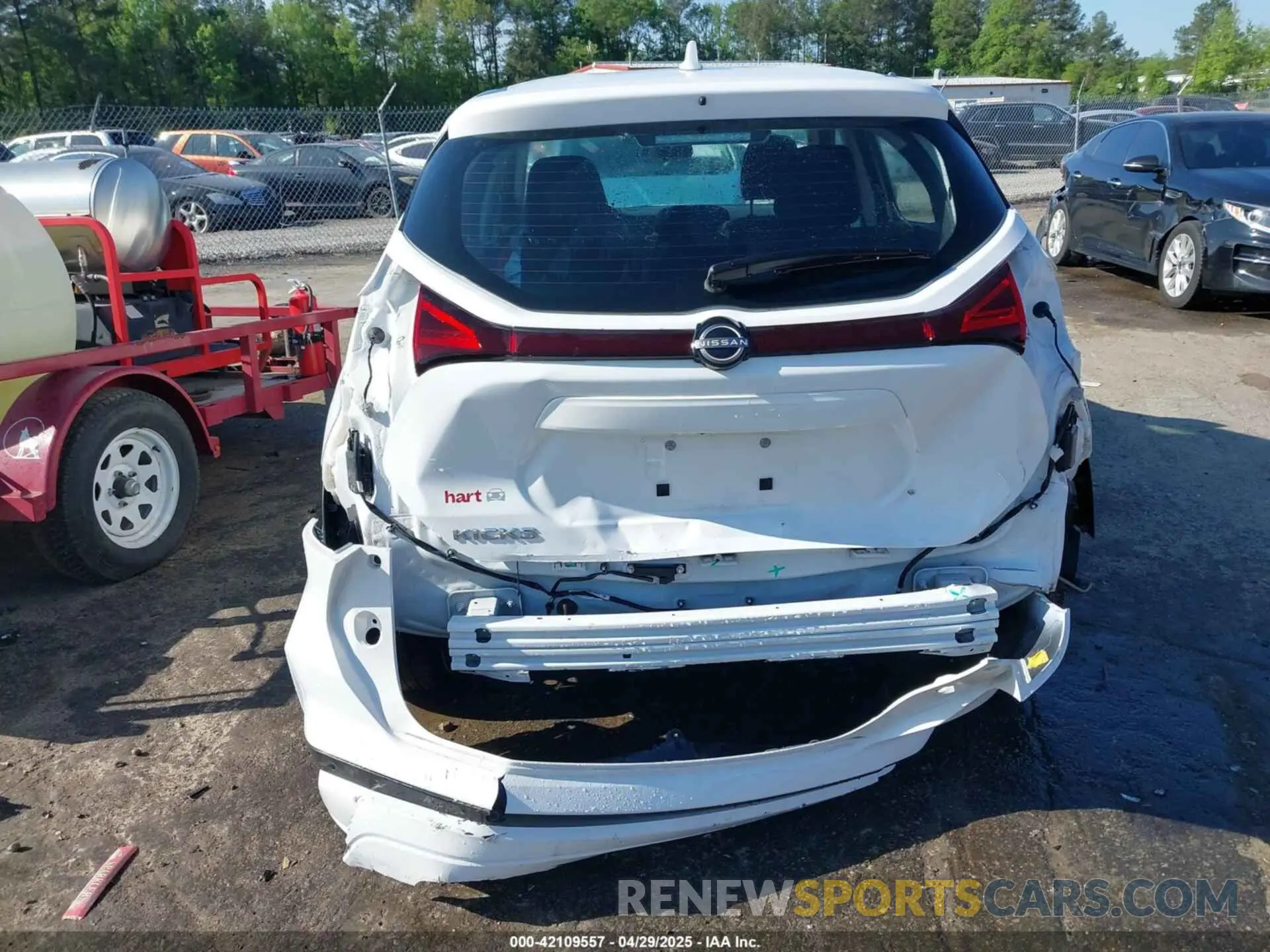 17 Photograph of a damaged car 3N1CP5BV1PL574539 NISSAN KICKS 2023