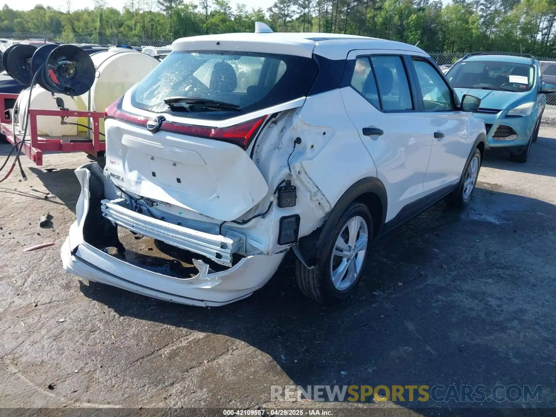 4 Photograph of a damaged car 3N1CP5BV1PL574539 NISSAN KICKS 2023