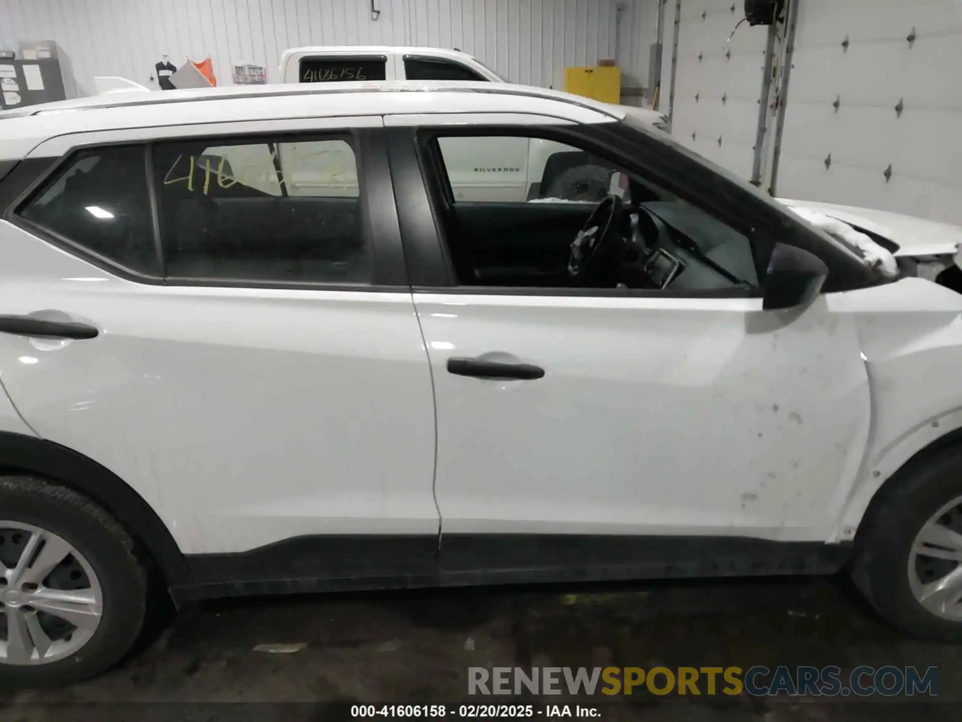 14 Photograph of a damaged car 3N1CP5BV3PL529909 NISSAN KICKS 2023